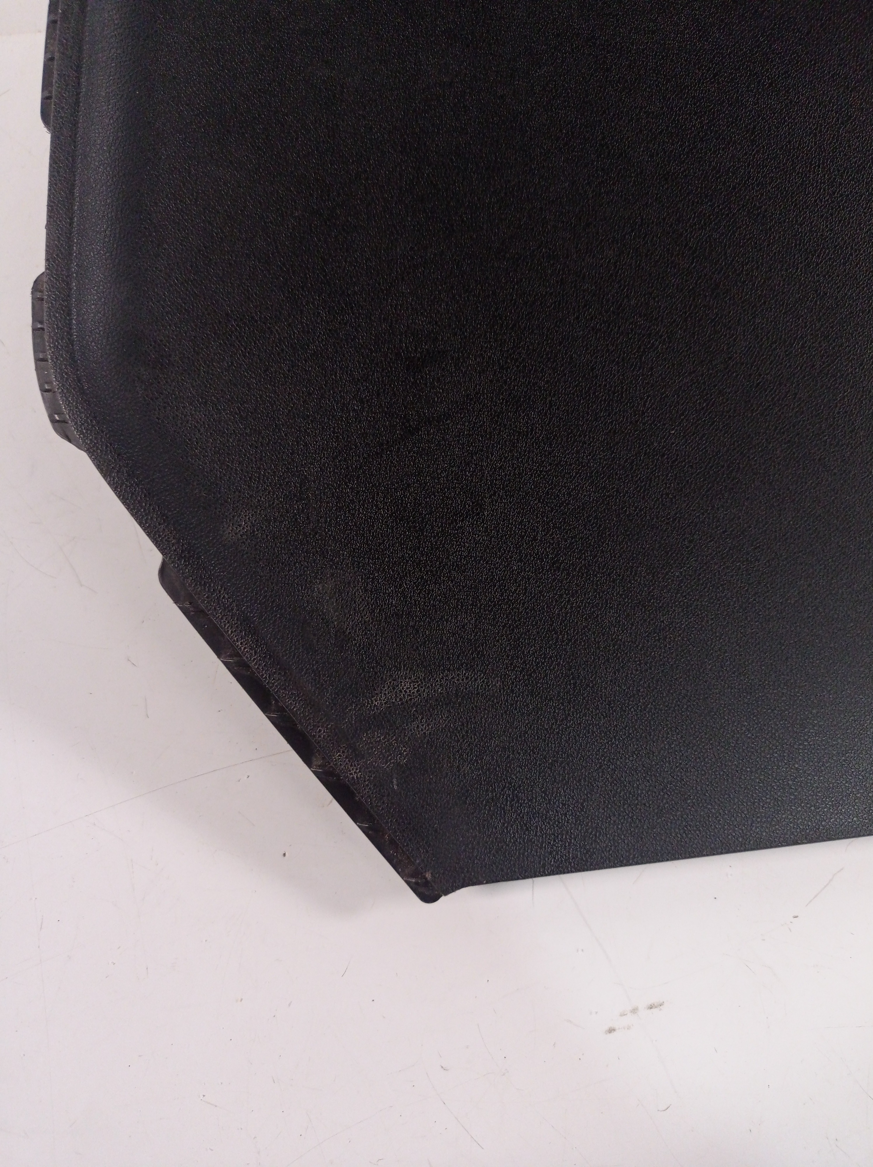 9809051877 Moldura Console Central Tras Esq Peugeot 3008 4