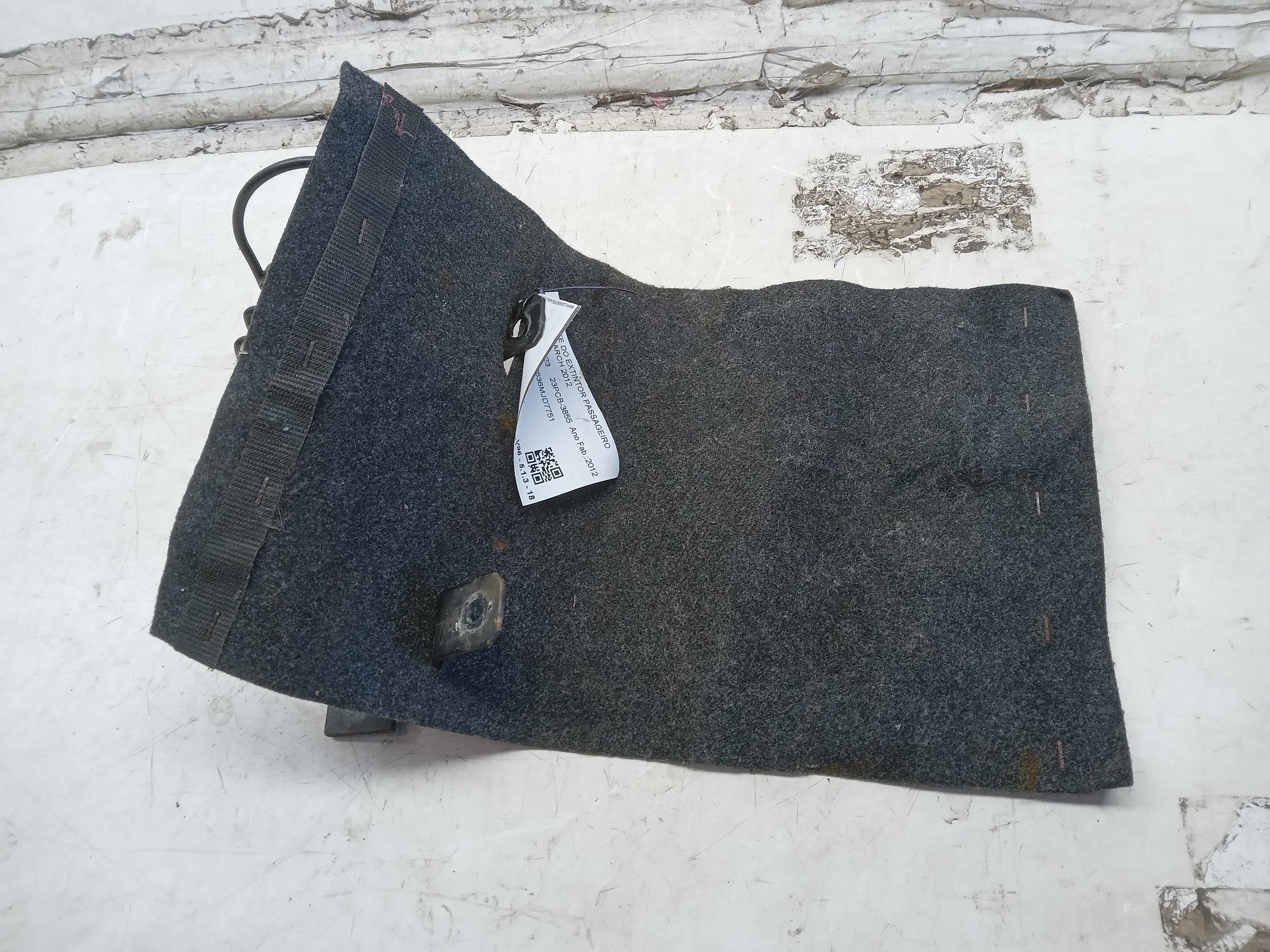 SUPORTE DO EXTINTOR PASSAGEIRO NISSAN MARCH 2012