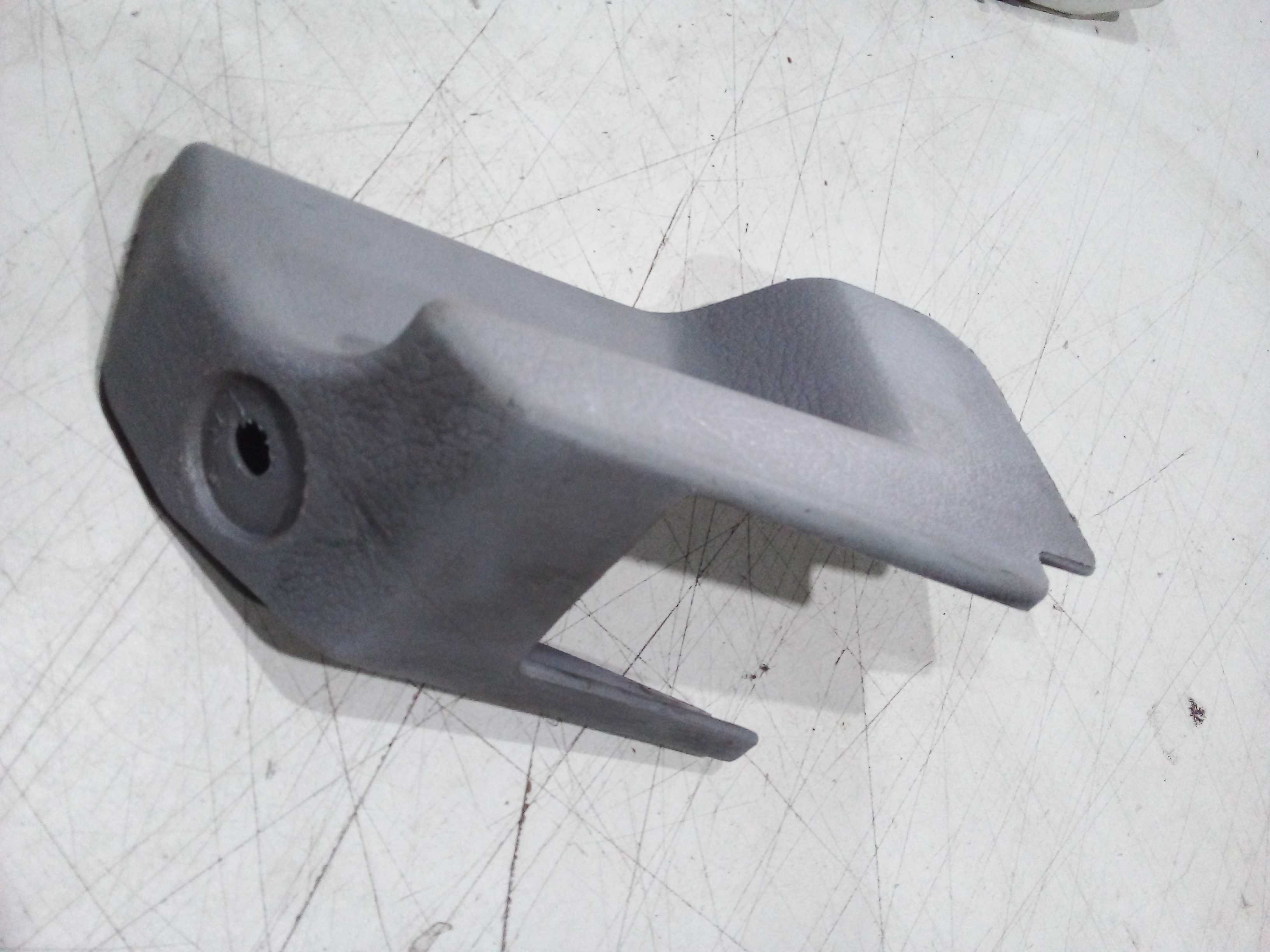 MOLDURA BANCO DIANT  ESQ  SORENTO 2009 885623E110 2