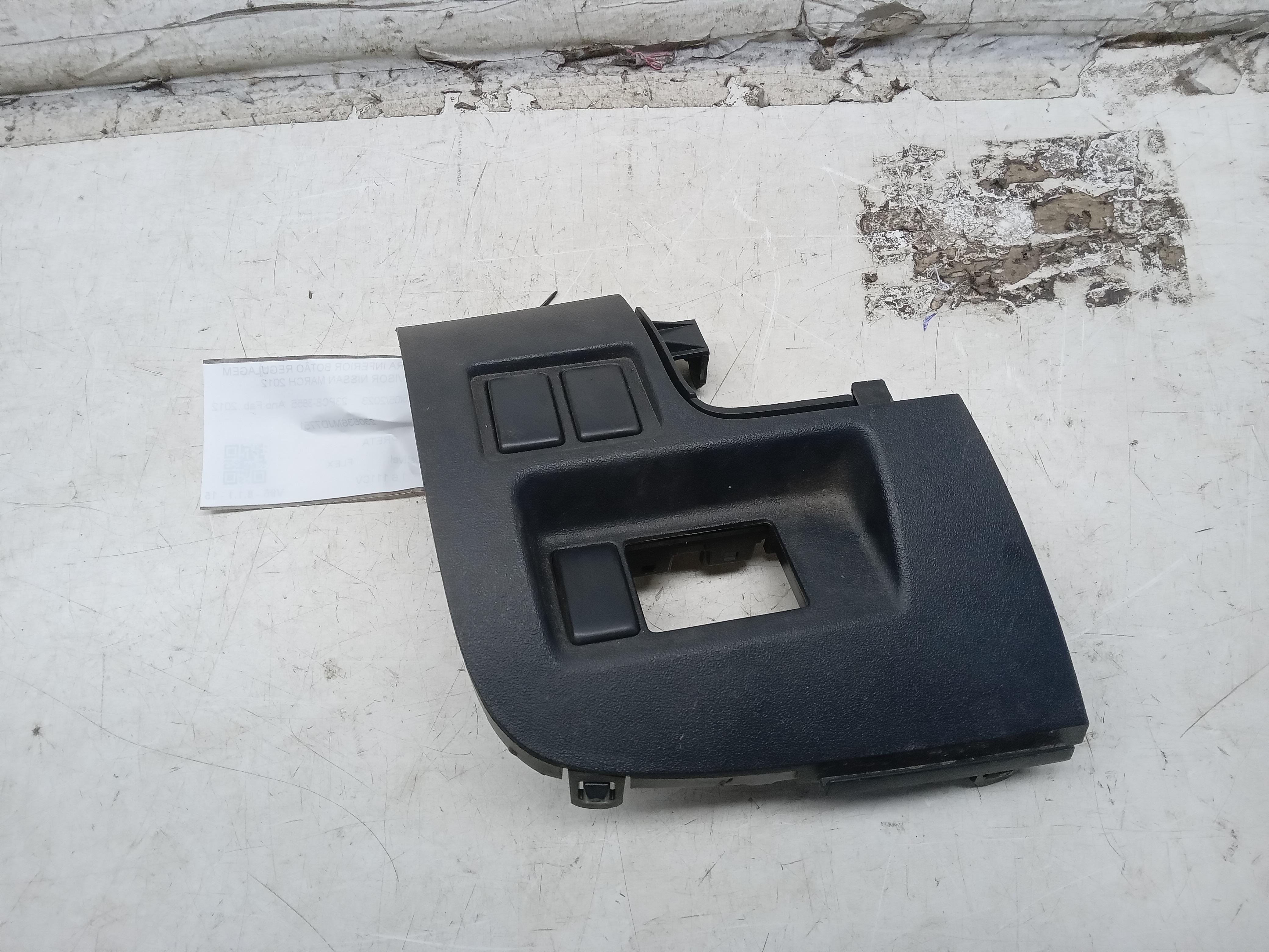 MOLDURA BOTÃO REGULAGEM RETROVISOR NISSAN MARCH 2012 1