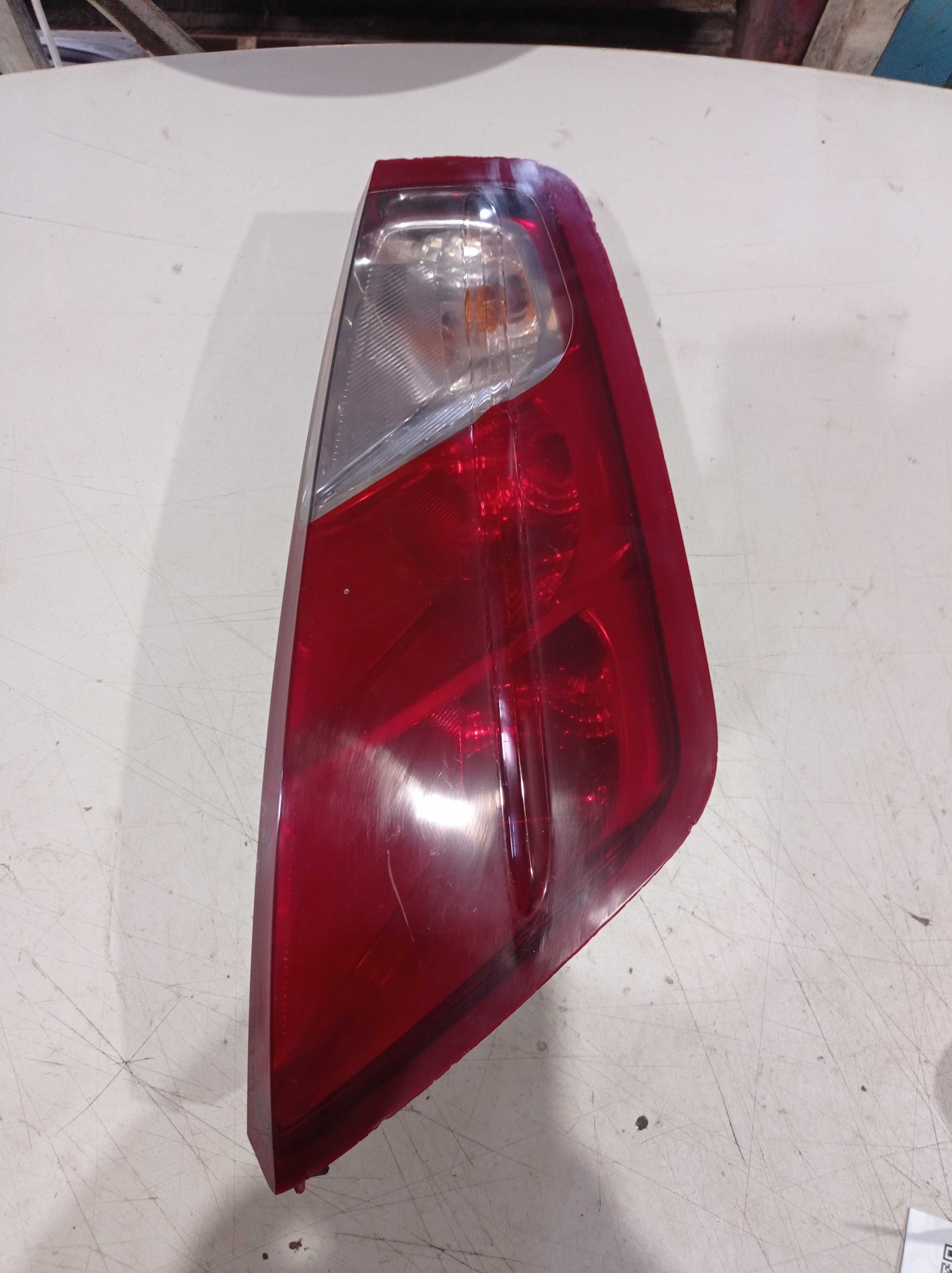 LANTERNA TRASEIRA DIREITA FIAT PUNTO 2010 PARA RECUPERAR 1