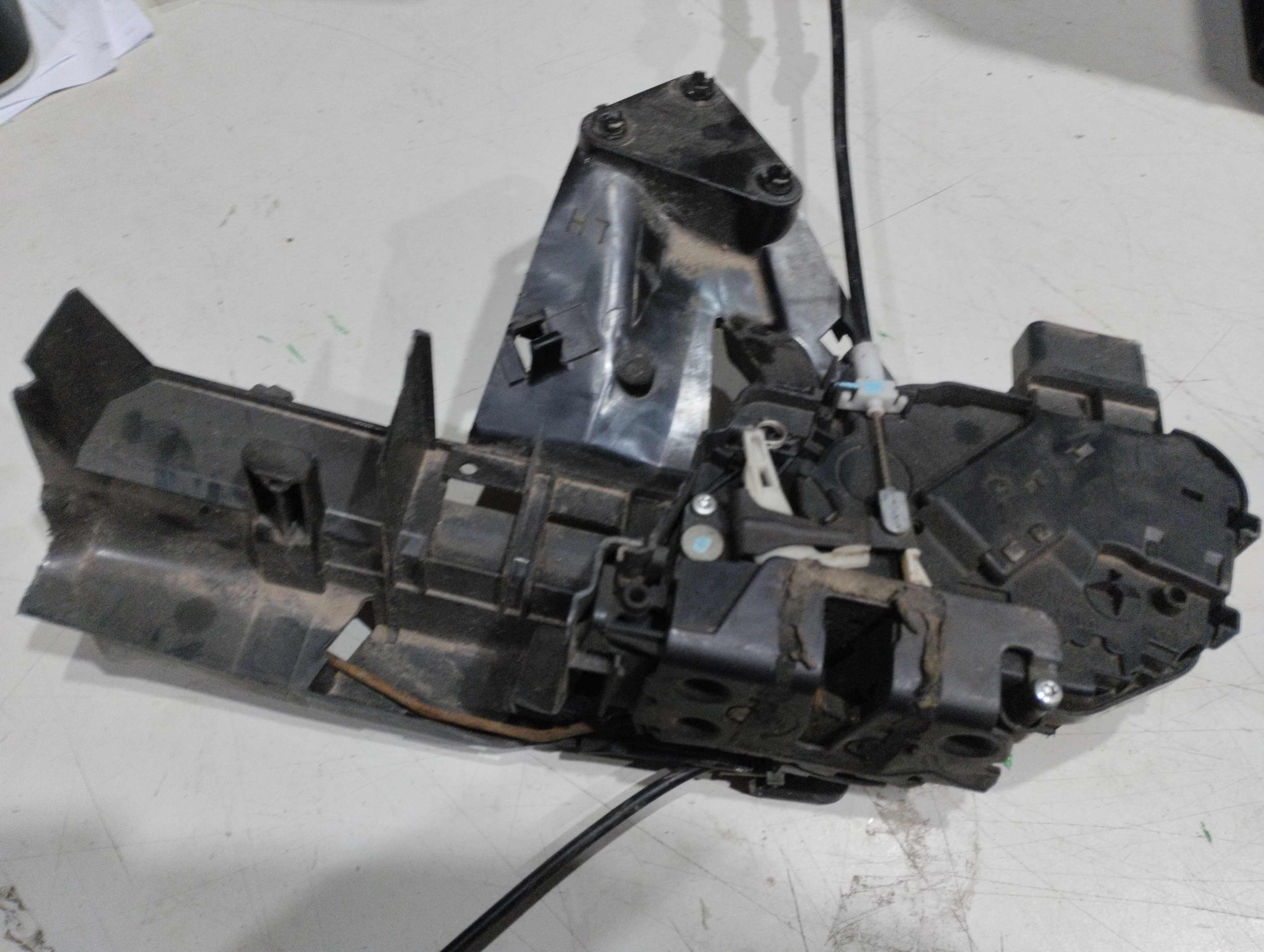 Fechadura traseira esquerda Ford Focus 2010/2013 1