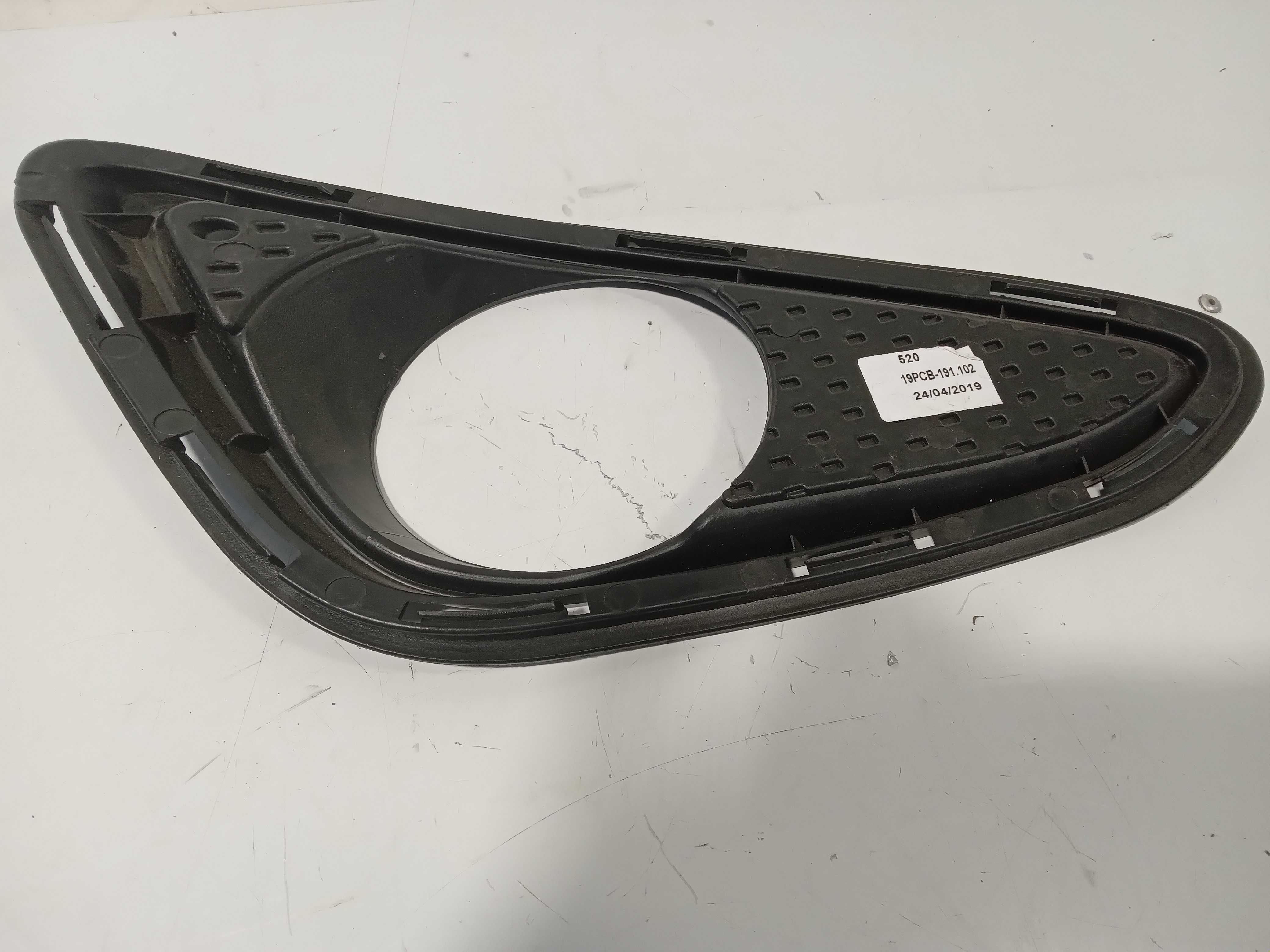 Moldura Grade Farol De Milha Lado Esquerdo Hyundai Hb20 1