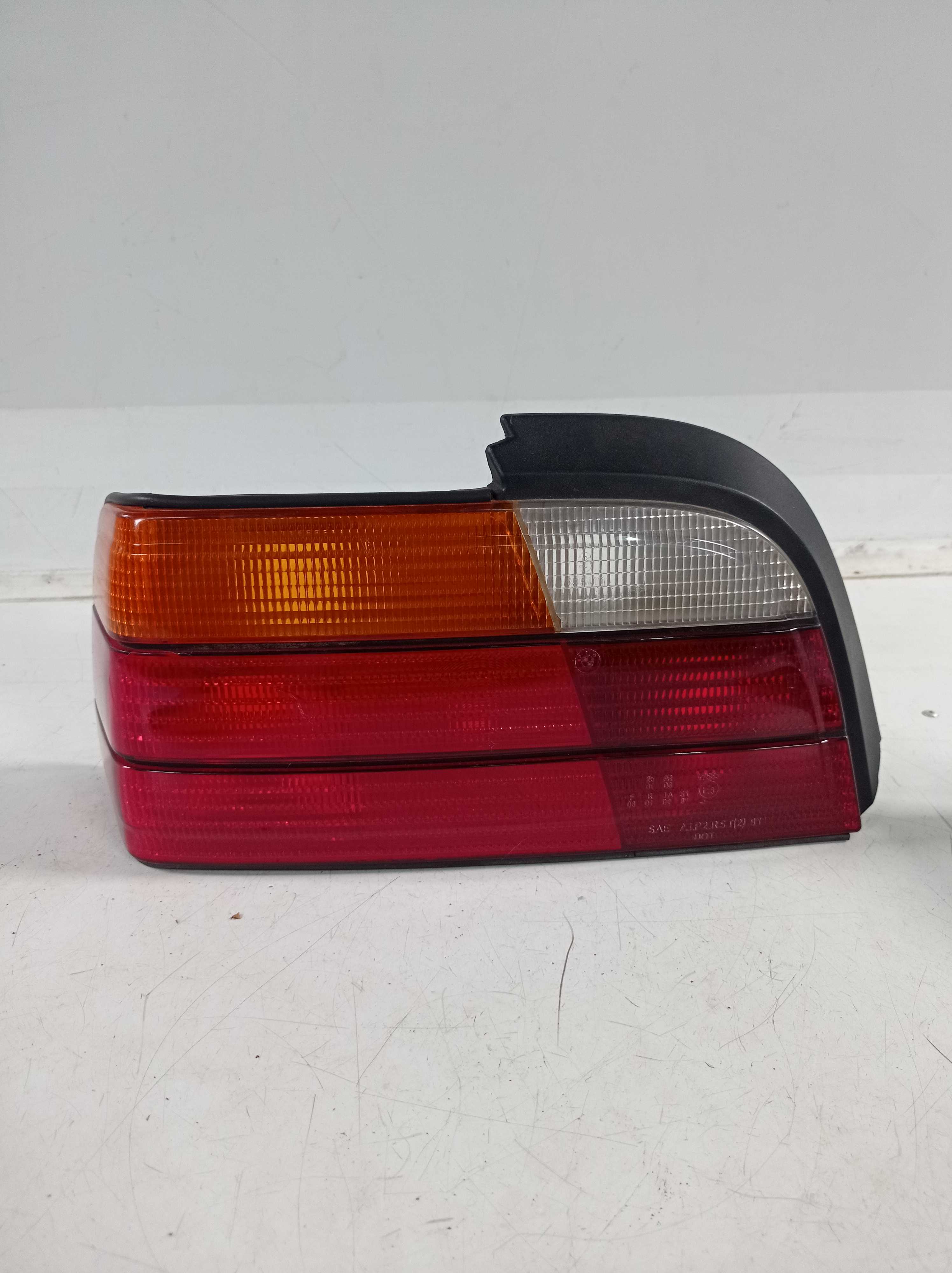 LANTERNA TRAS ESQUERDA BMW 318i 320i 328i 33i 92 98 P RECU 1