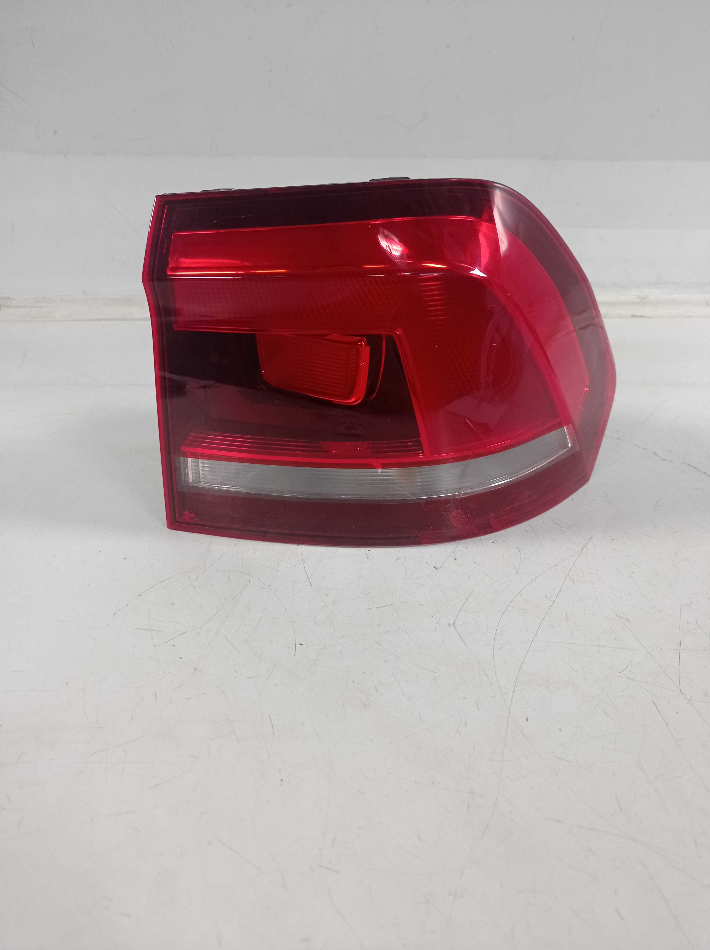 LANTERNA TRASEIRA DIREITA VW FOX 2015  A 2020 RECUPERADA 1