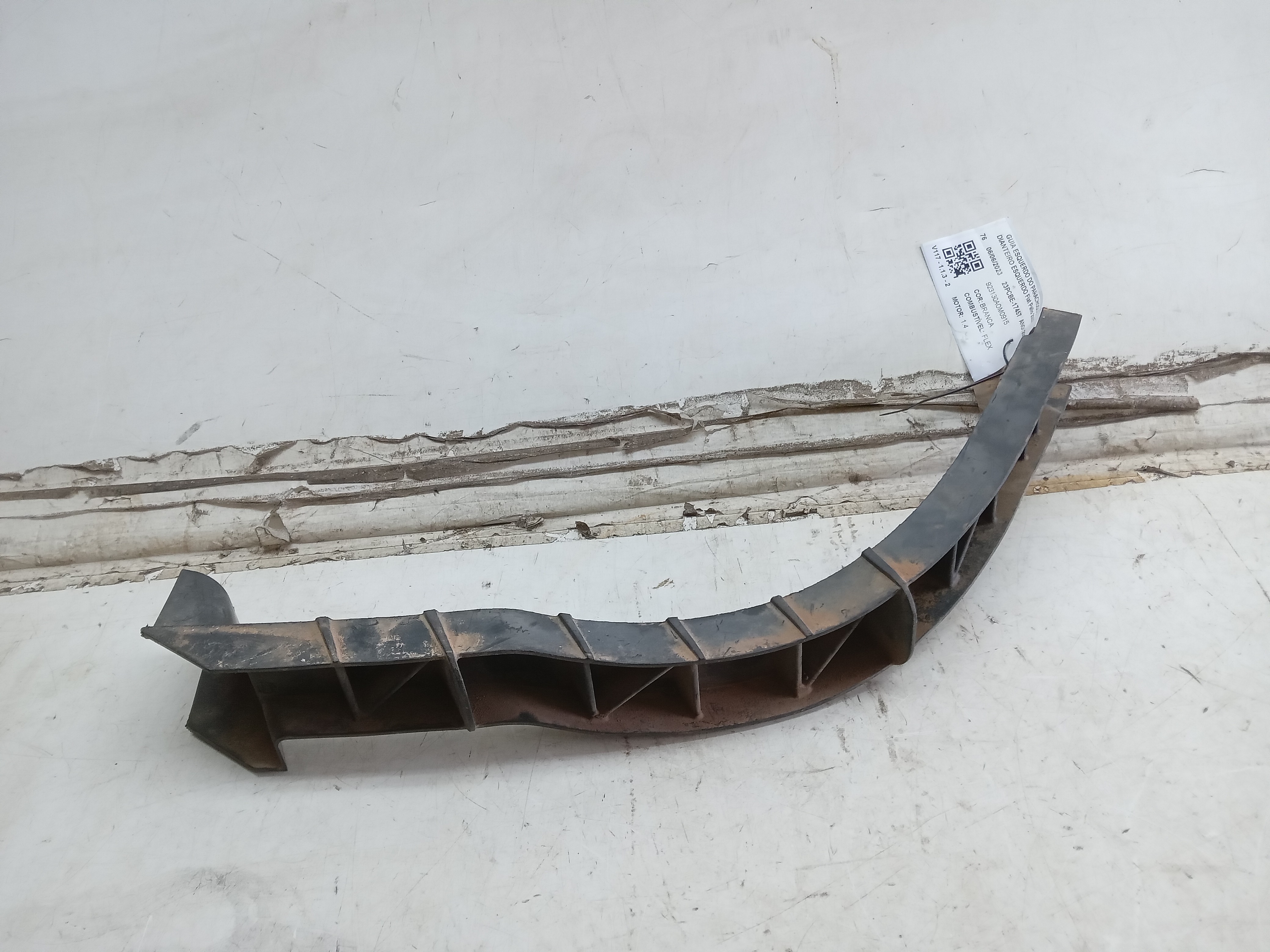 SUPORTE GUIA PARACHOQUE DIANTEIRO LE Fiat Palio 2007 2