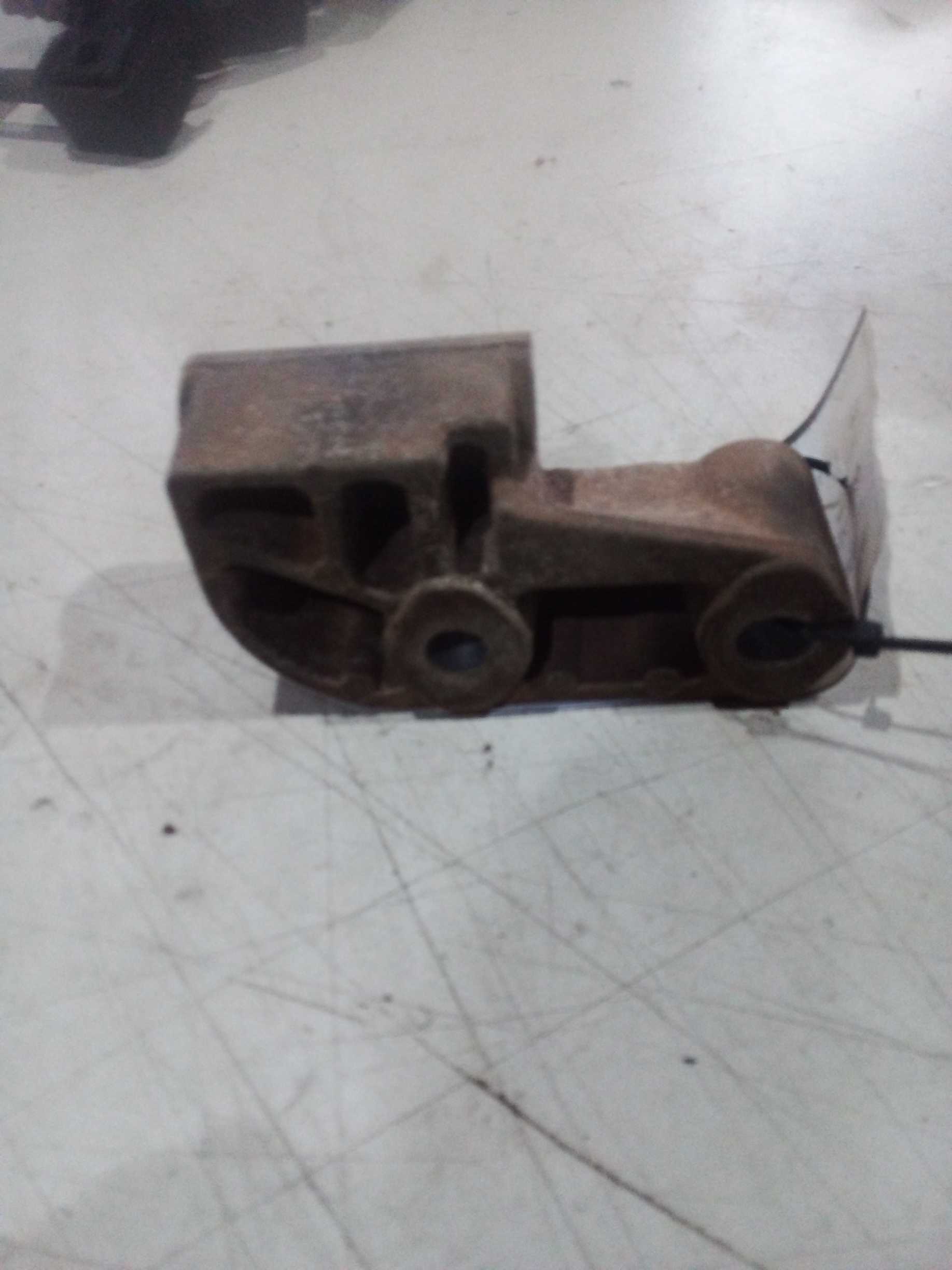 SUPORTE DO ALTERNADOR Chevrolet Corsa Sedan 2001