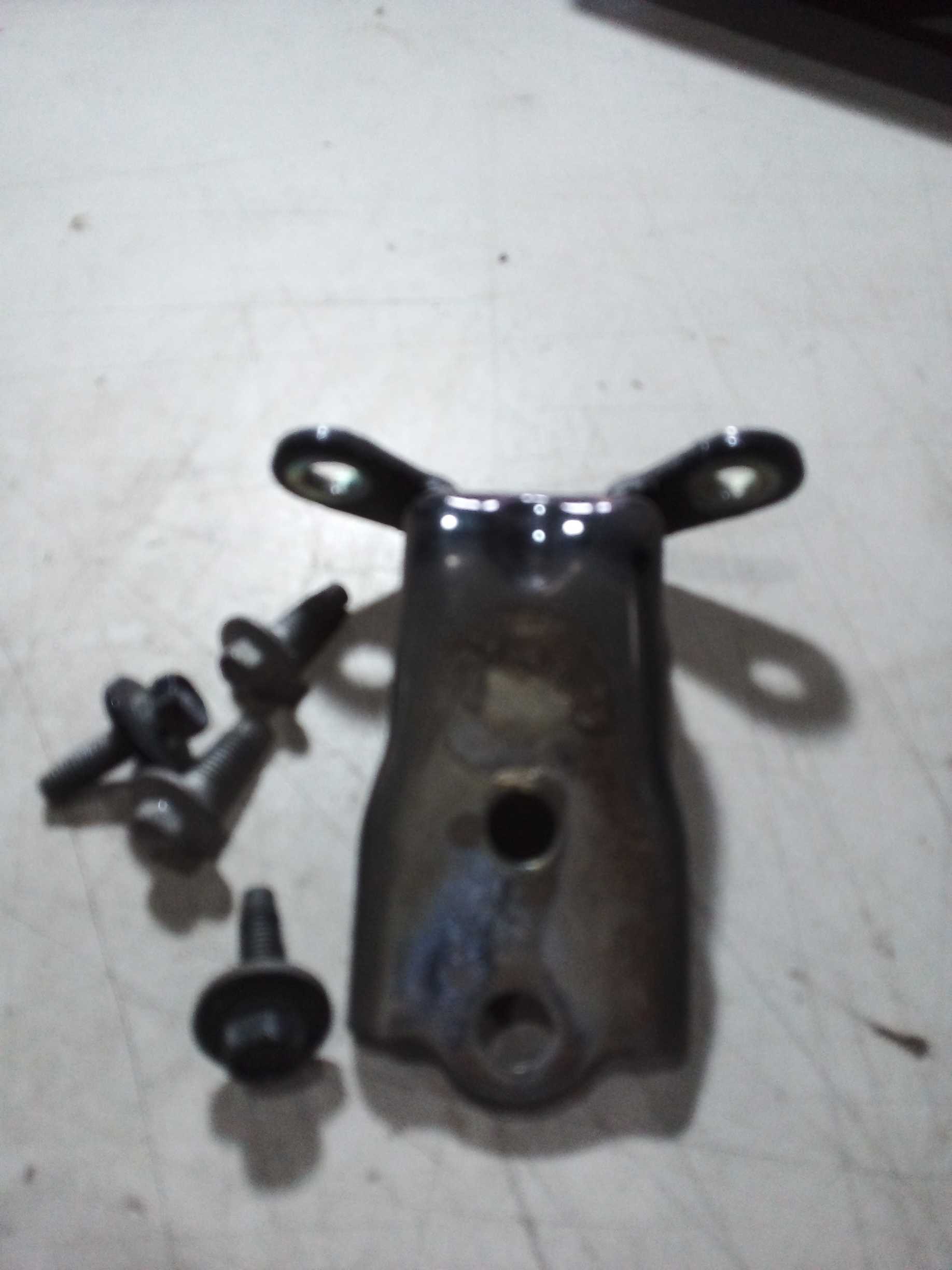 DOBRADIÇA INFERIOR PORTA DIANTEIRA ESQUERDA Chevrolet Captiv 1