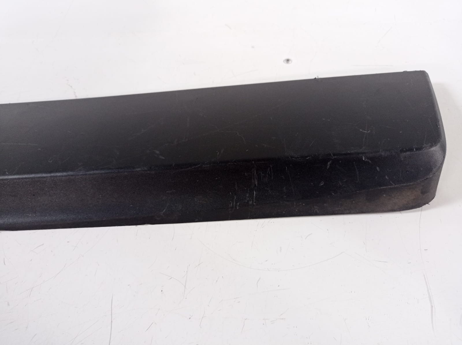 Moldura Aplique Porta Diant Direita Gm Tracker 2014 A 2020 3