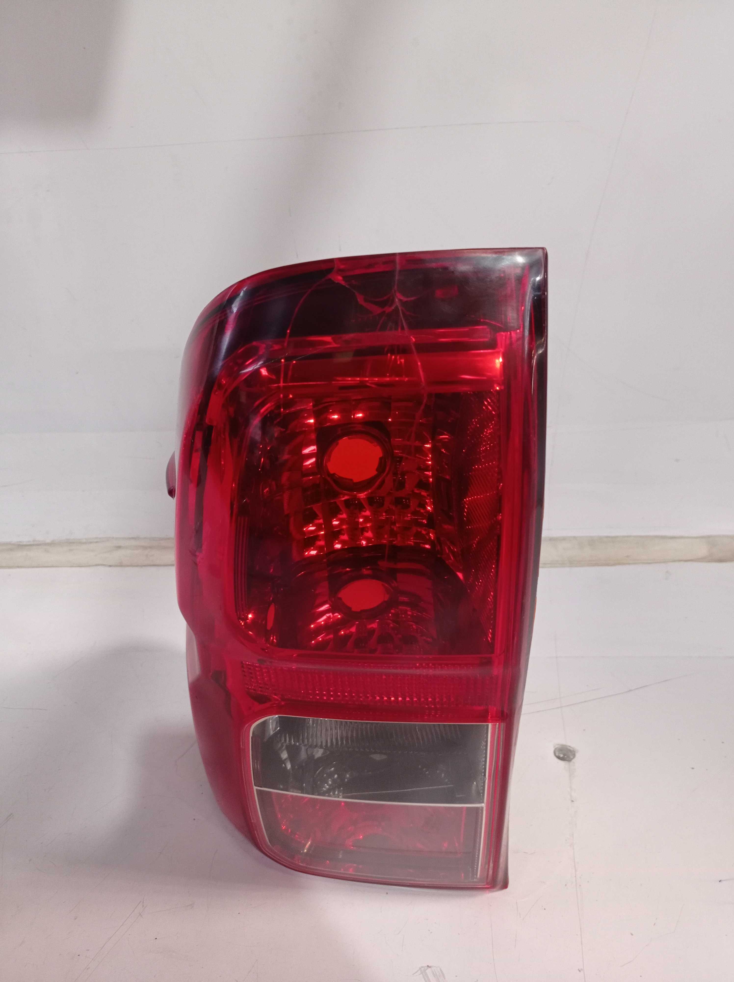 LANTERNA TRASEIRA ESQUERDA TOYOTA HILUX 2016 A 2018 4