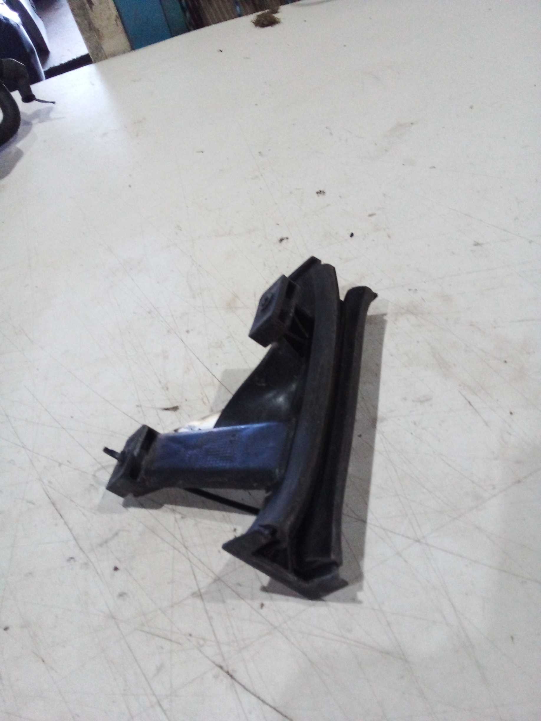 CANALETA DE VIDRO  DIAN DIREITA Peugeot 206 2009 9684706080