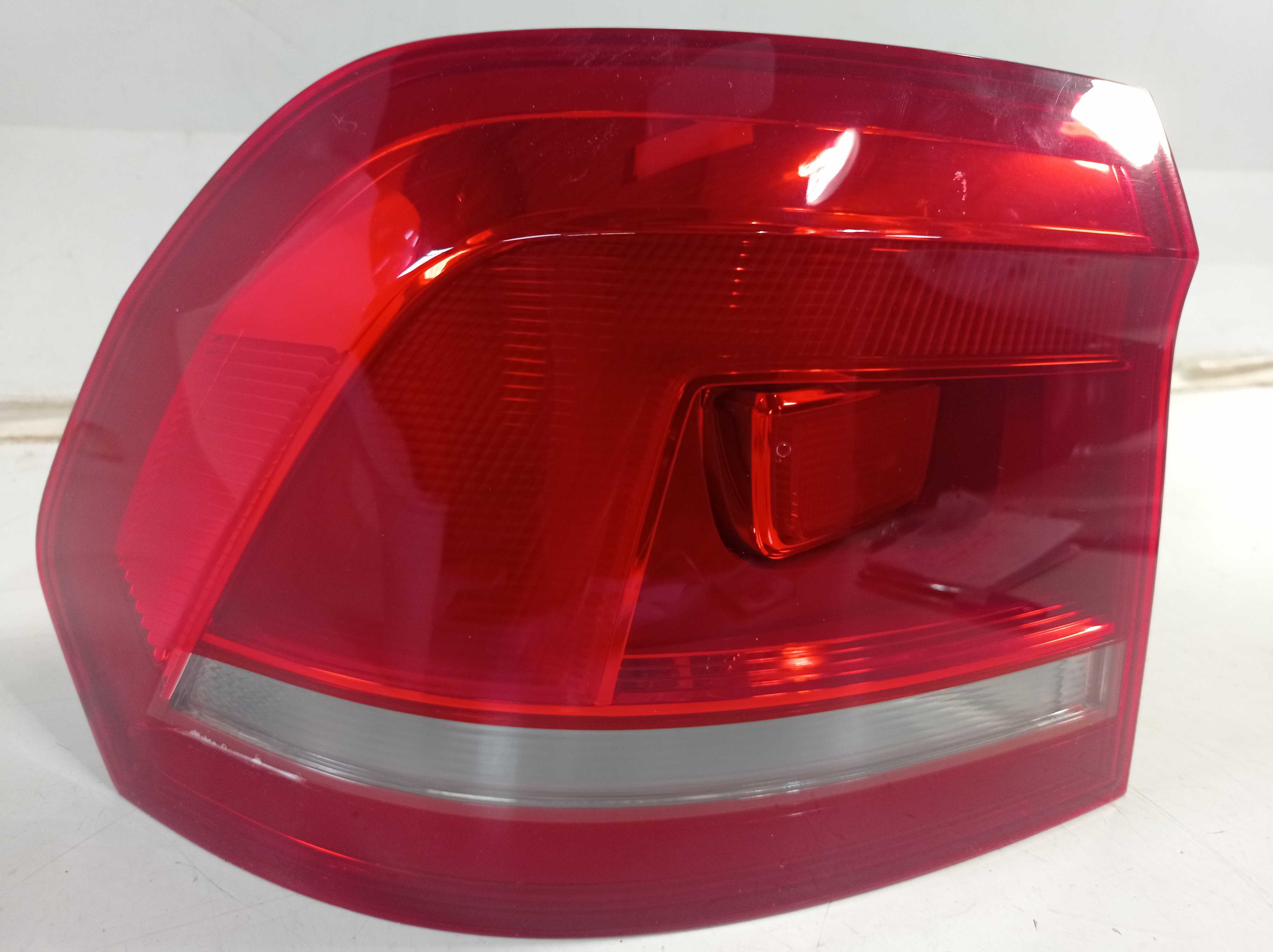 Lanterna traseira esquerda vw Fox 2016 recuperada 2