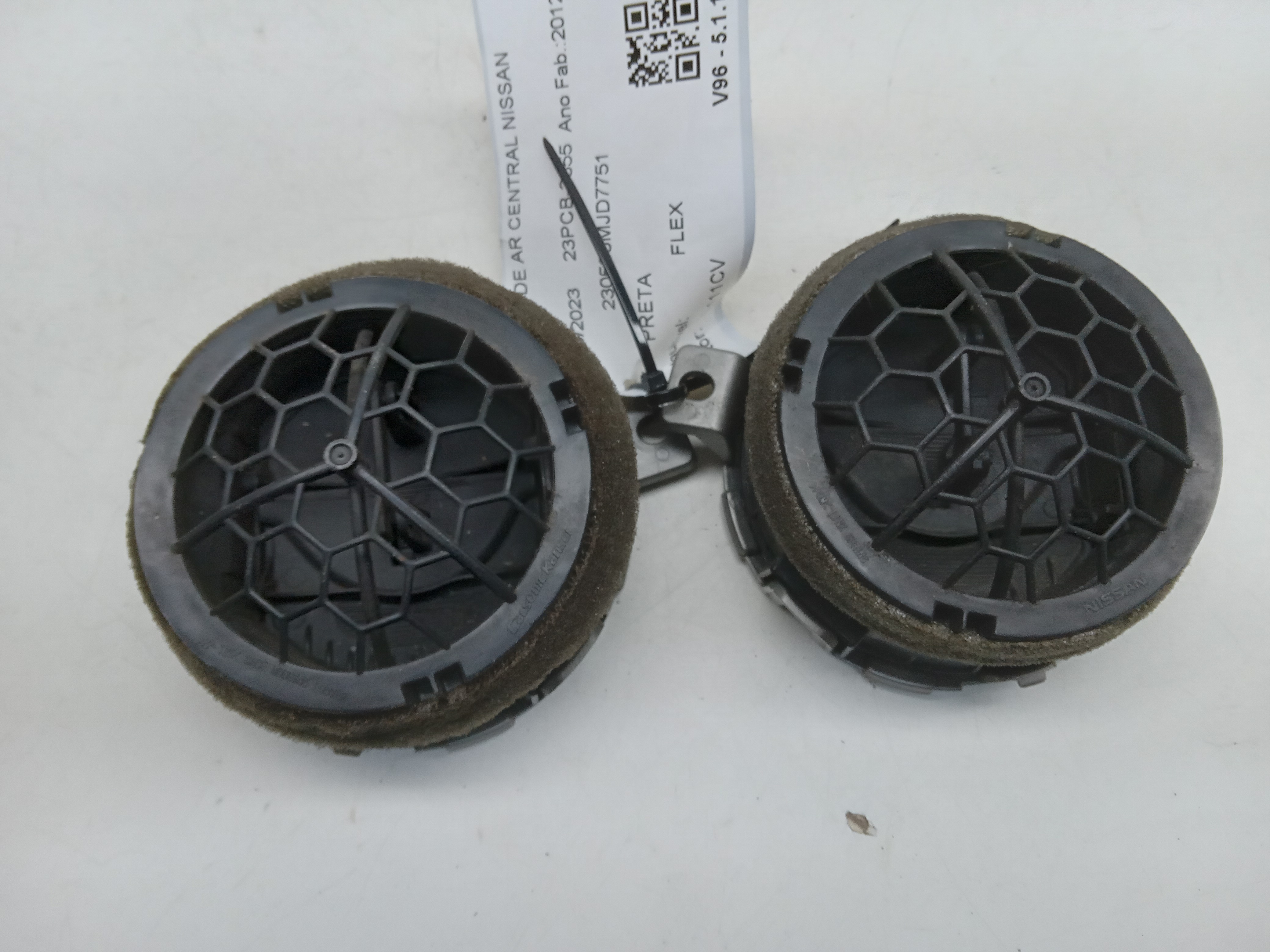 PAR DIFUSOR DE AR CENTRAL NISSAN MARCH 2012 2