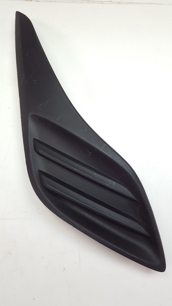 Moldura Farol De Milha Direito Toyota Yaris Original 1