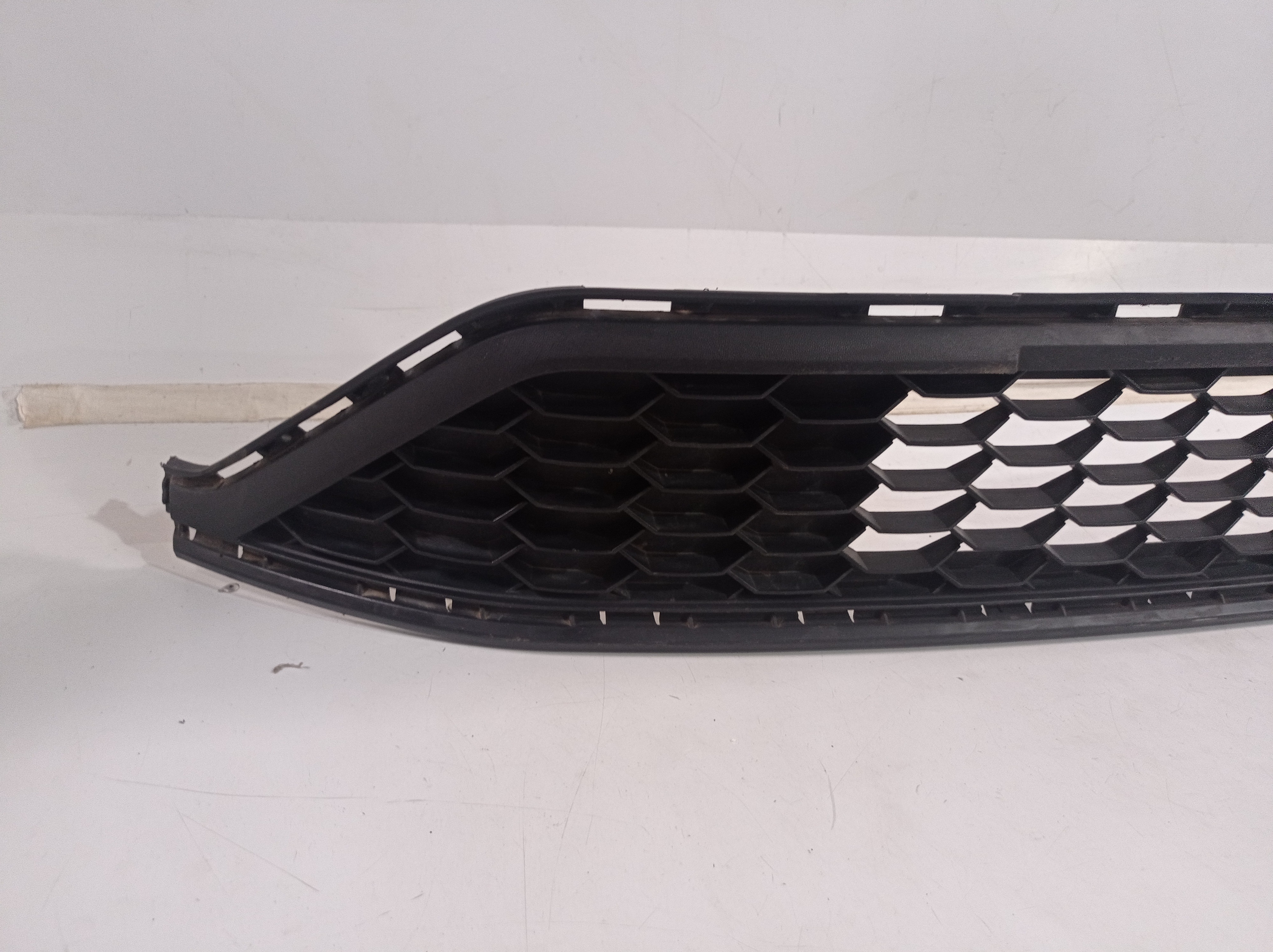 5u0853677j Grade Inf Parachoque Diant Vw Saveiro G7 Robust 4