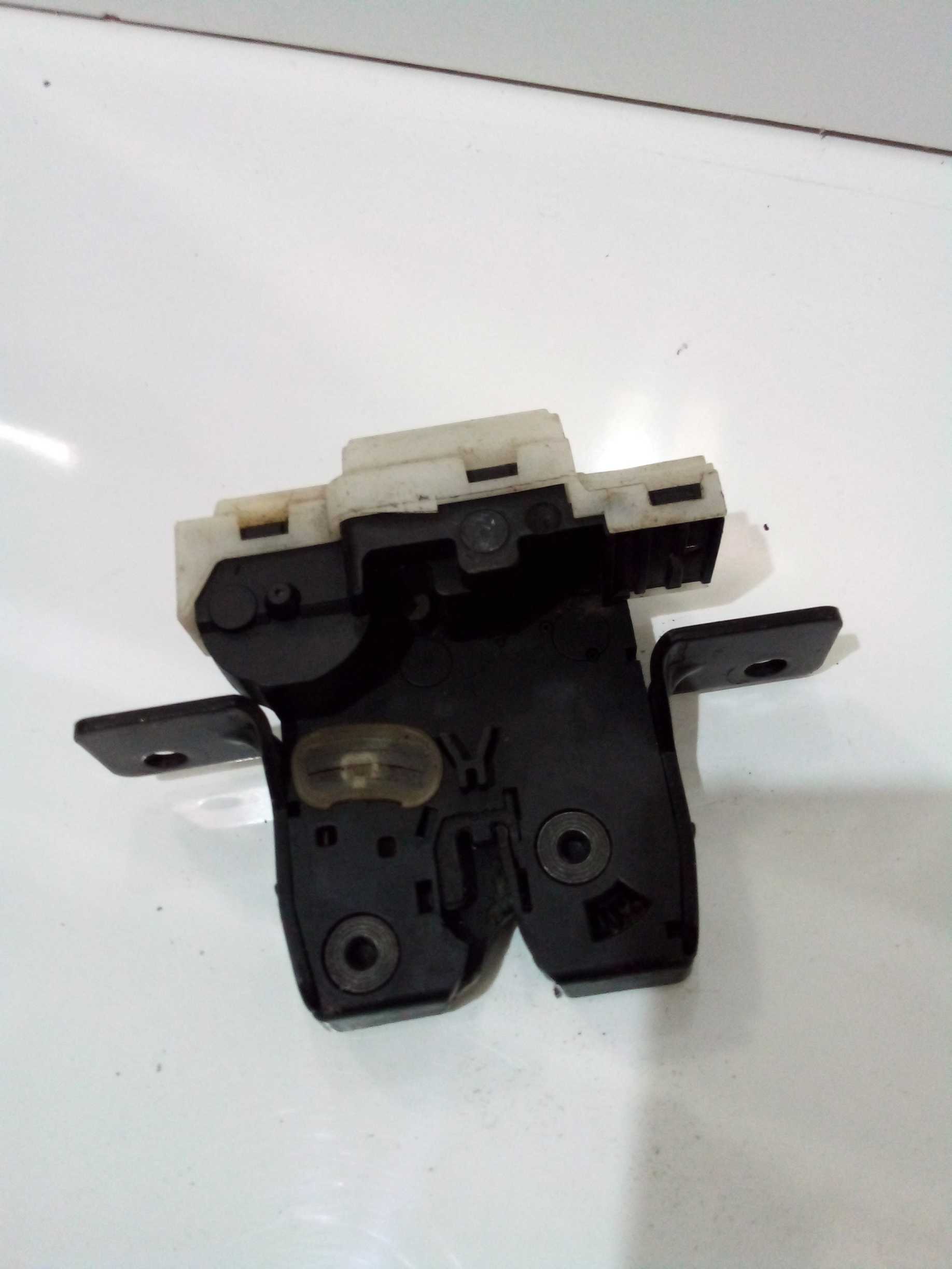 Fechadura Da Tampa Traseira Renault Megane Sedan 2008 4