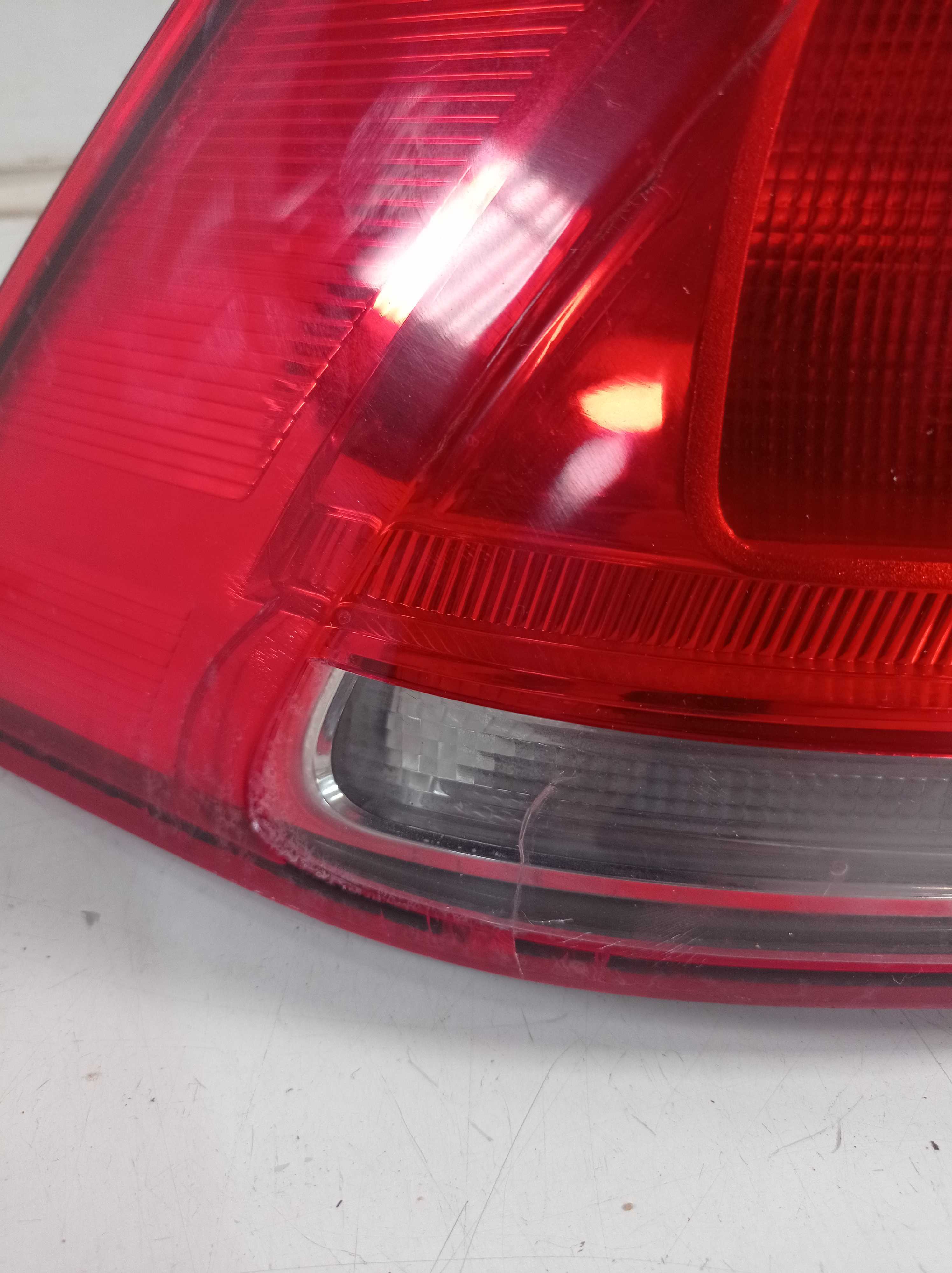 Lanterna traseira esquerda vw Golf 2016 a 2019 recuperada 4