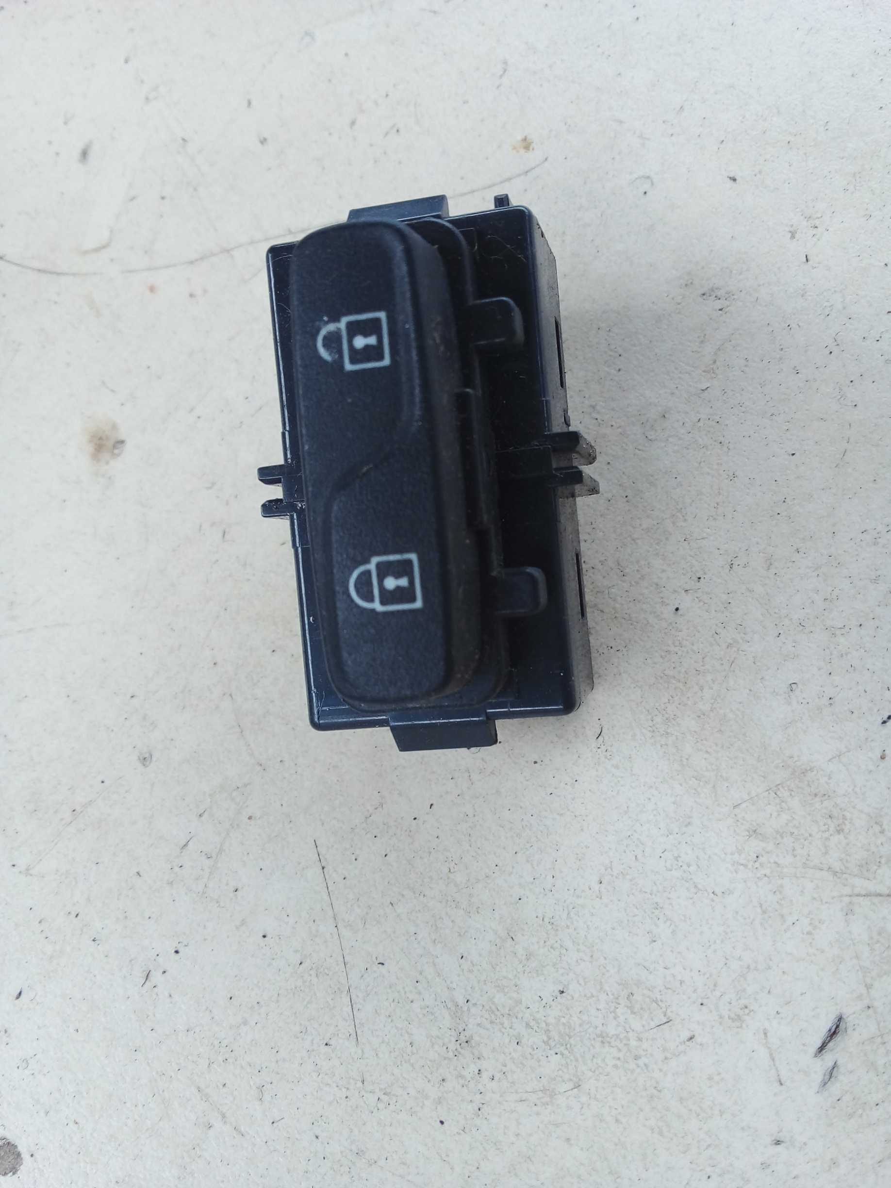 BOTAO TRAVA ELÉTRICA LADO DIREITO VOLVO XC60 2014 1
