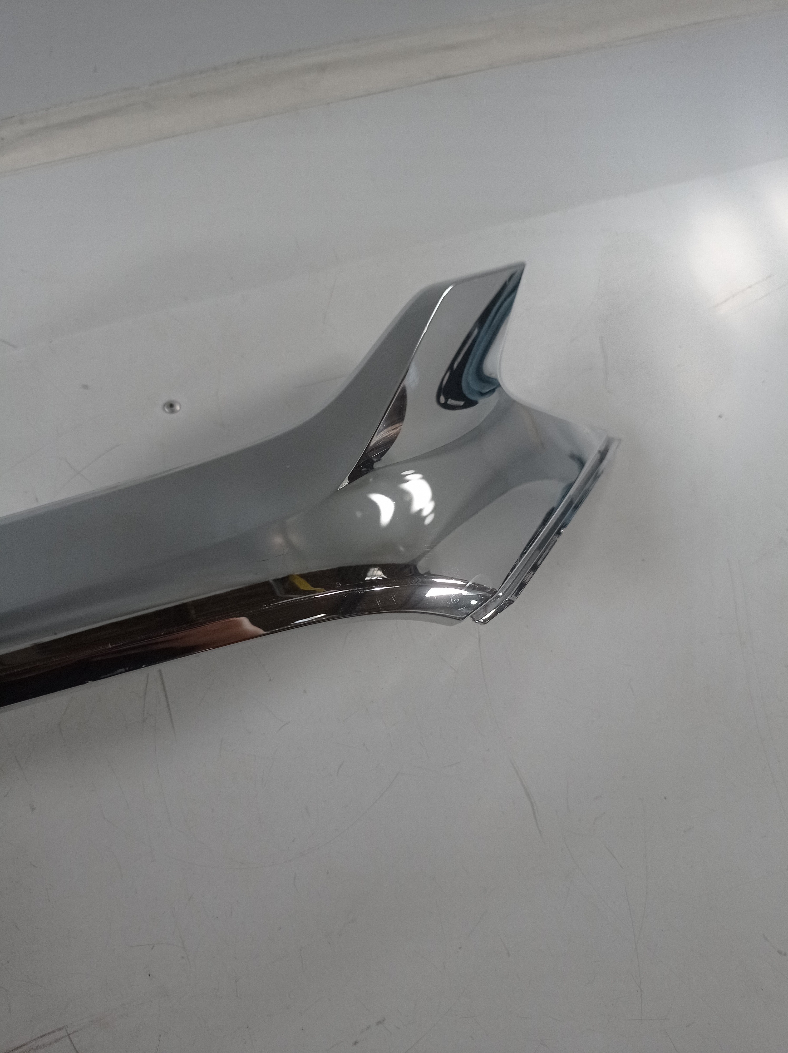 Moldura Cromada Grade Radiador Gm Tracker 2021 A 2024 2