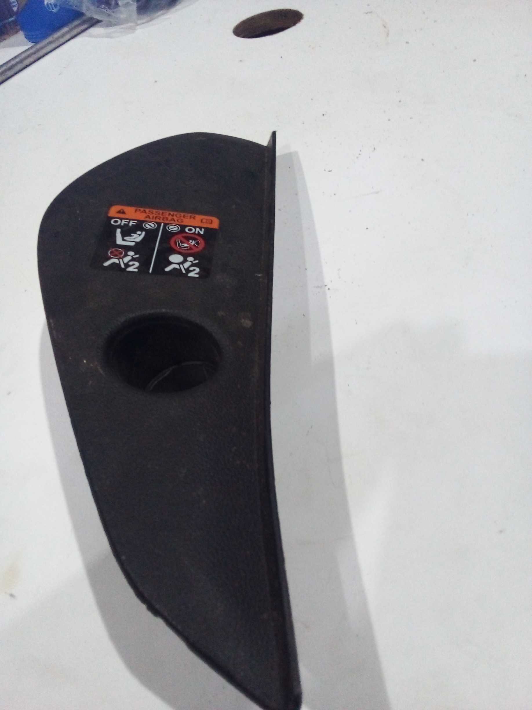 TAMPA LATERAL DIREITA PAINEL HTC 2015 77216T7T 1