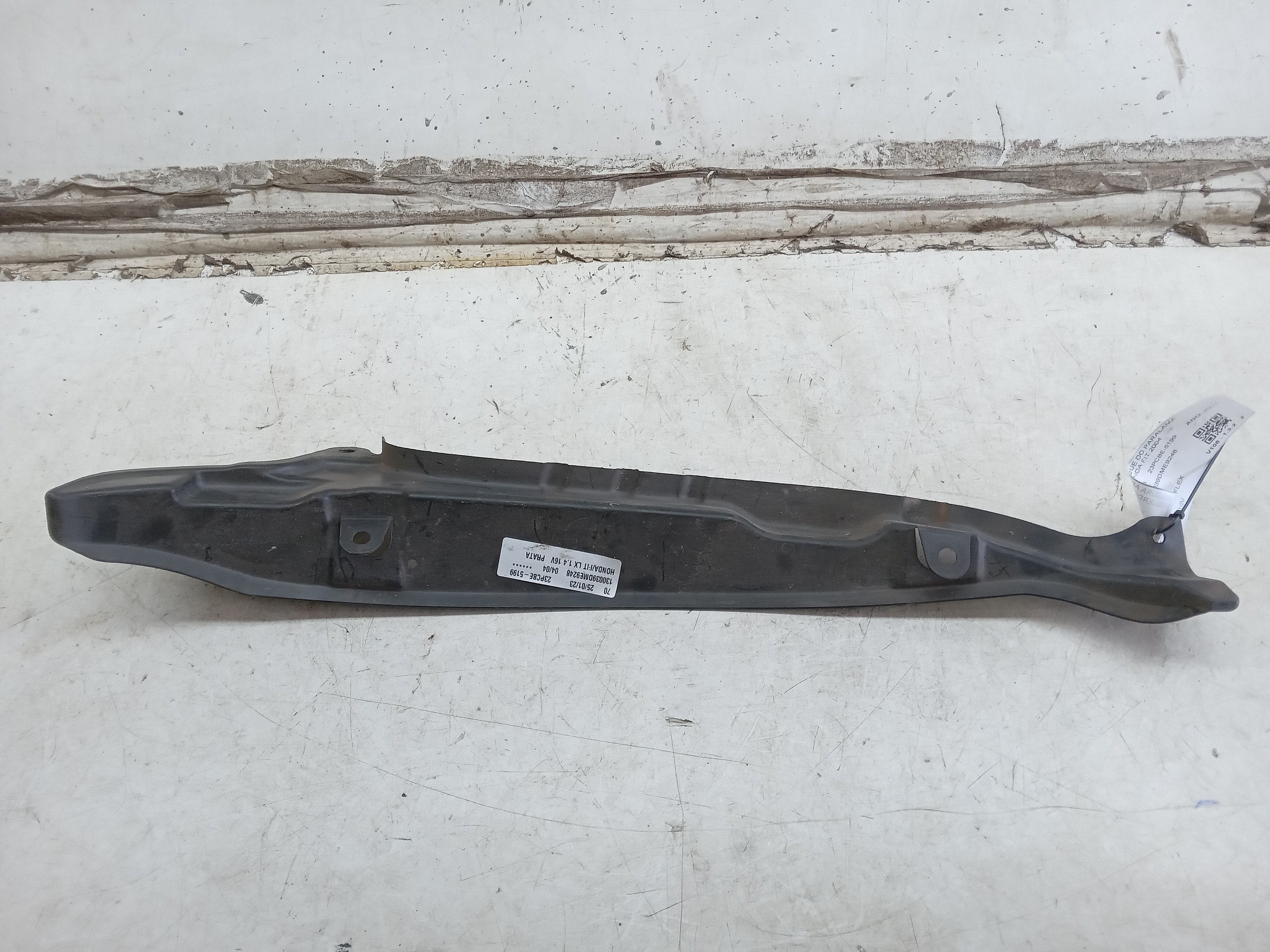 MOLDURA ACABAMENTO PARALAMA LE HONDA FIT 2004 2