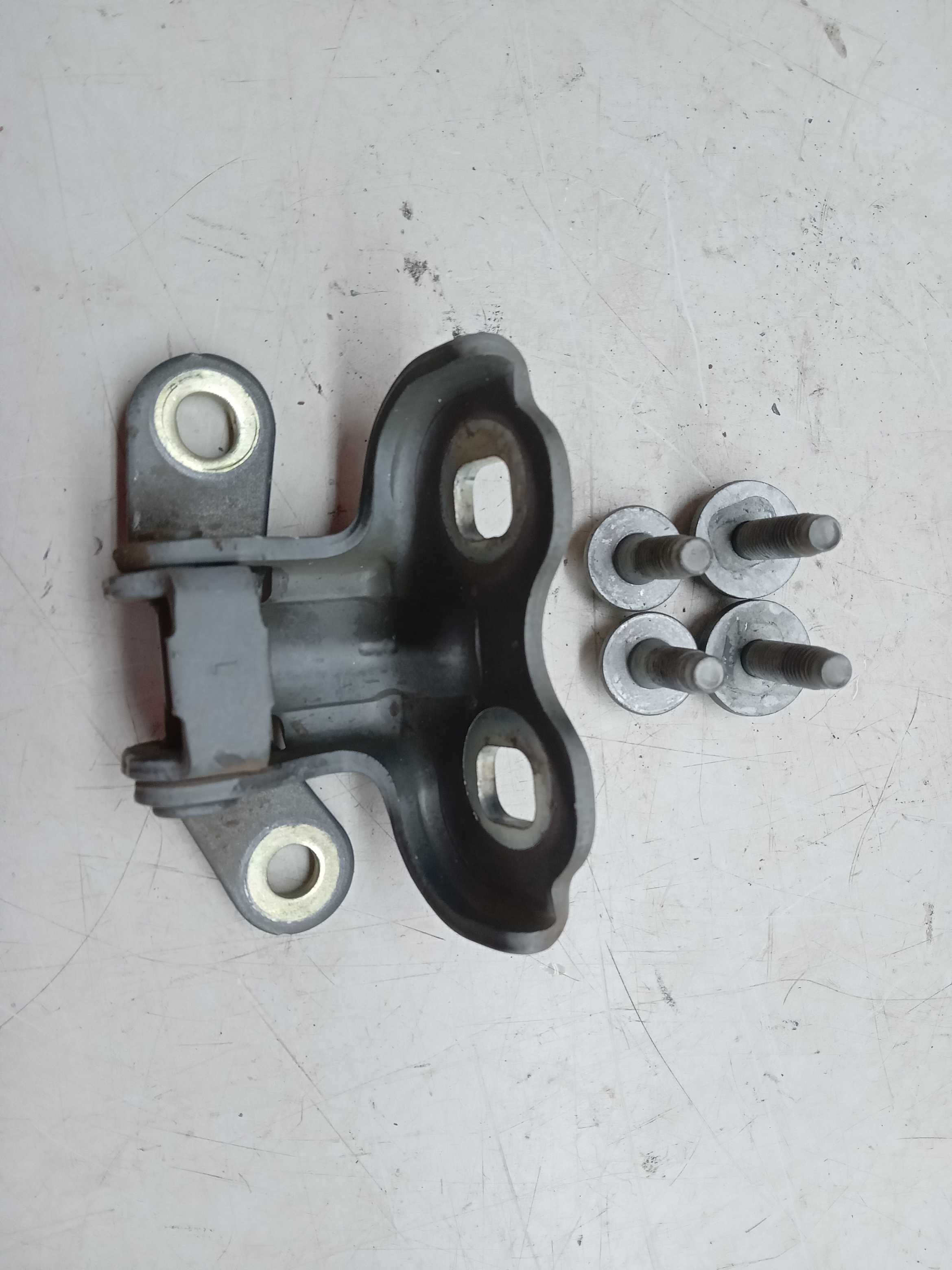DOBRADIÇA INFERIOR PORTA DIANTEIRA LD CHEVROLET COBALT 2013 1