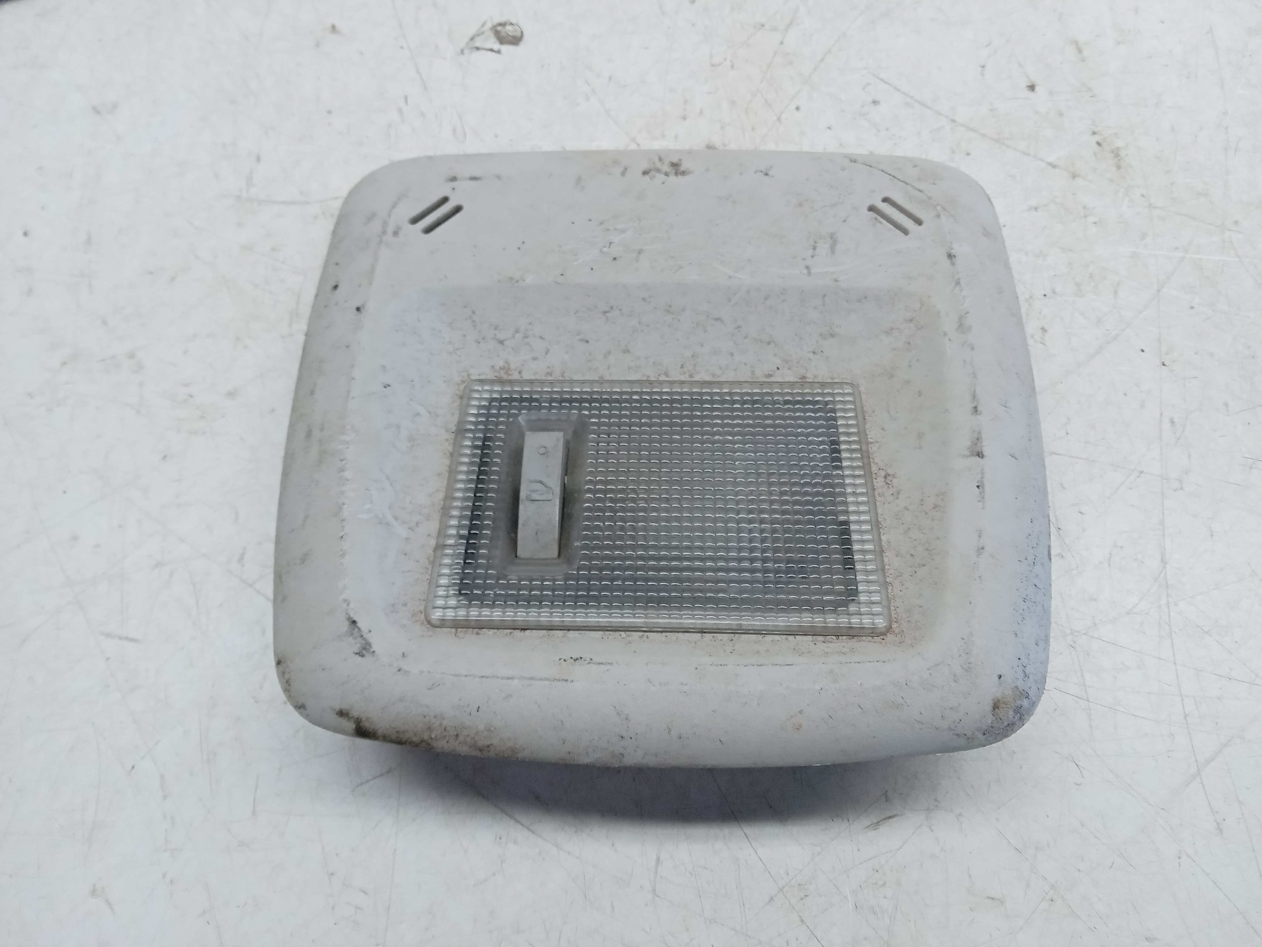 LUZ DE TETO FRONTAL CHEVROLET PRISMA 2018 1
