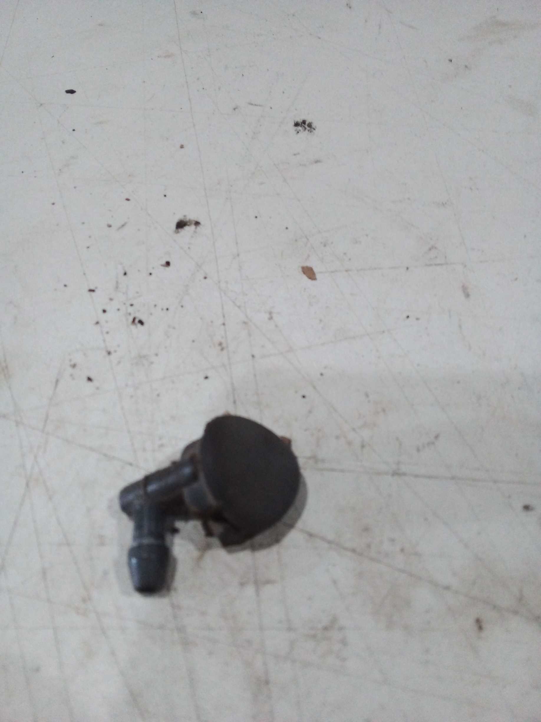 BRUCUTU ESGUICHO ESQUERDO DO CAPÔ Chevrolet Corsa Sedan 2001 2