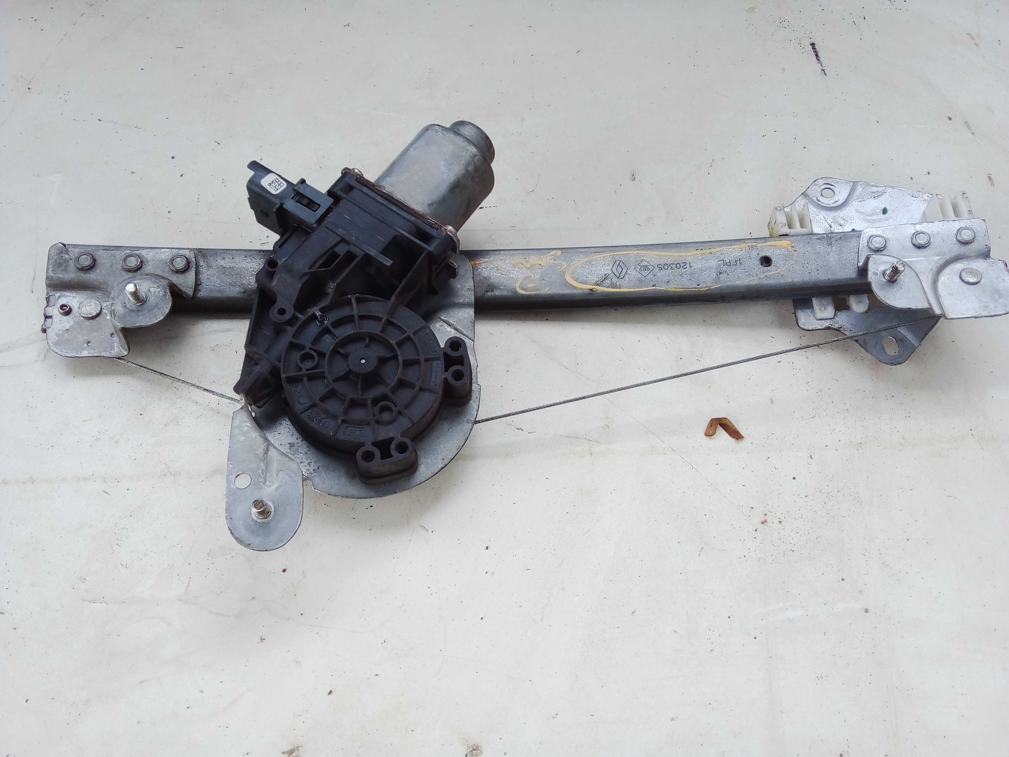 MAQUINA DE VIDRO TRÁS ESQUERDO DUSTER 2017