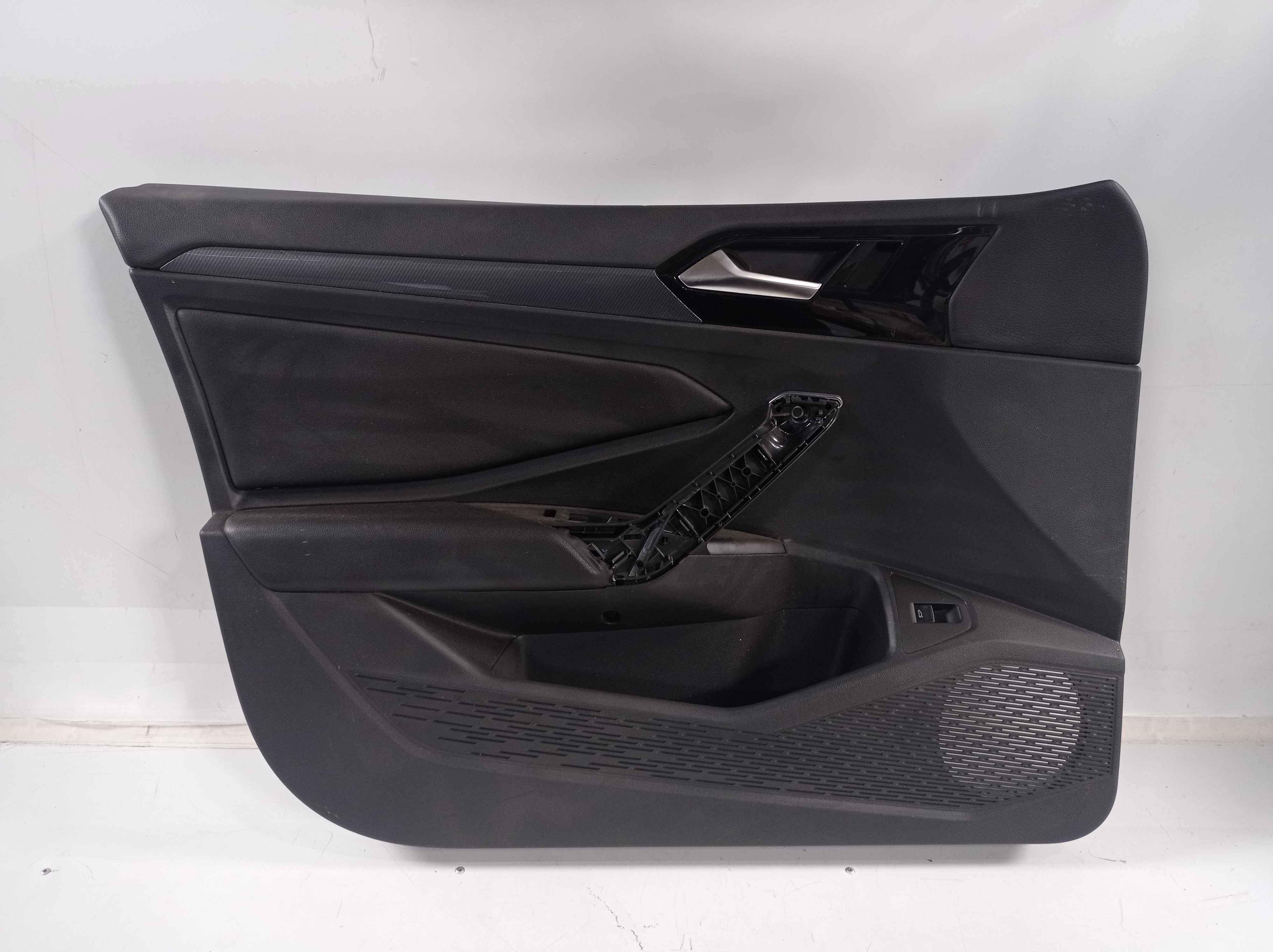 Forro De Porta Dianteira Esquerda Vw Jetta 2019 Original