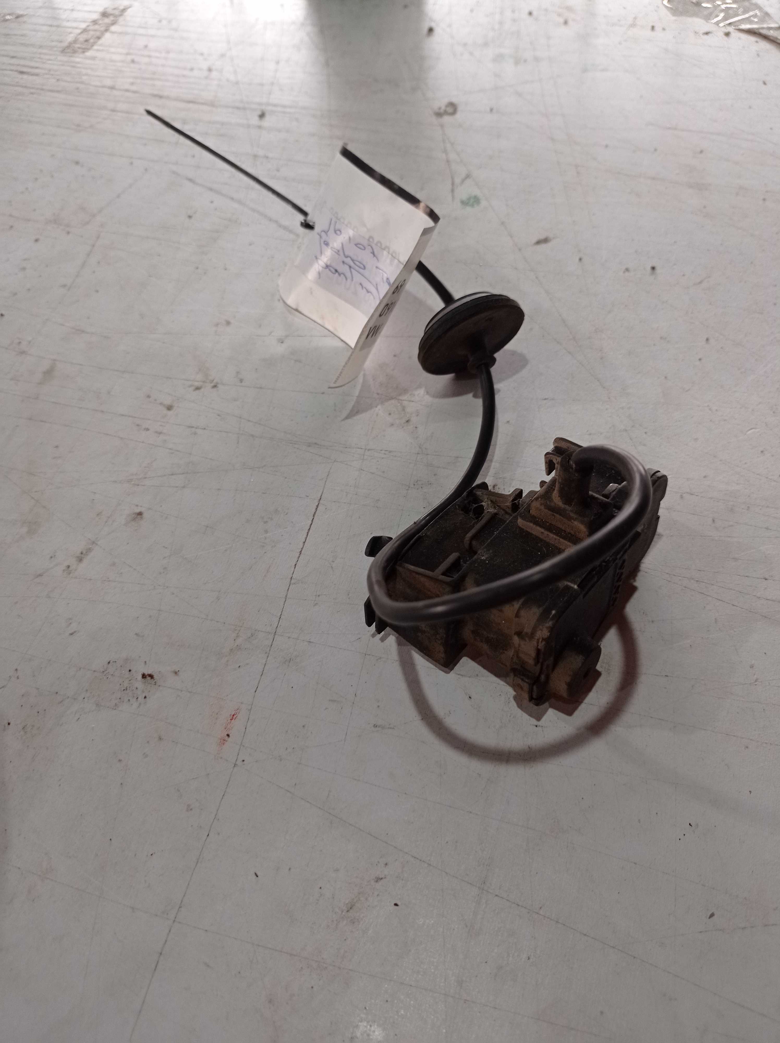 FECHADURA TAMPA PORTINHOLA VOLKSWAGEN JETTA 2013 1