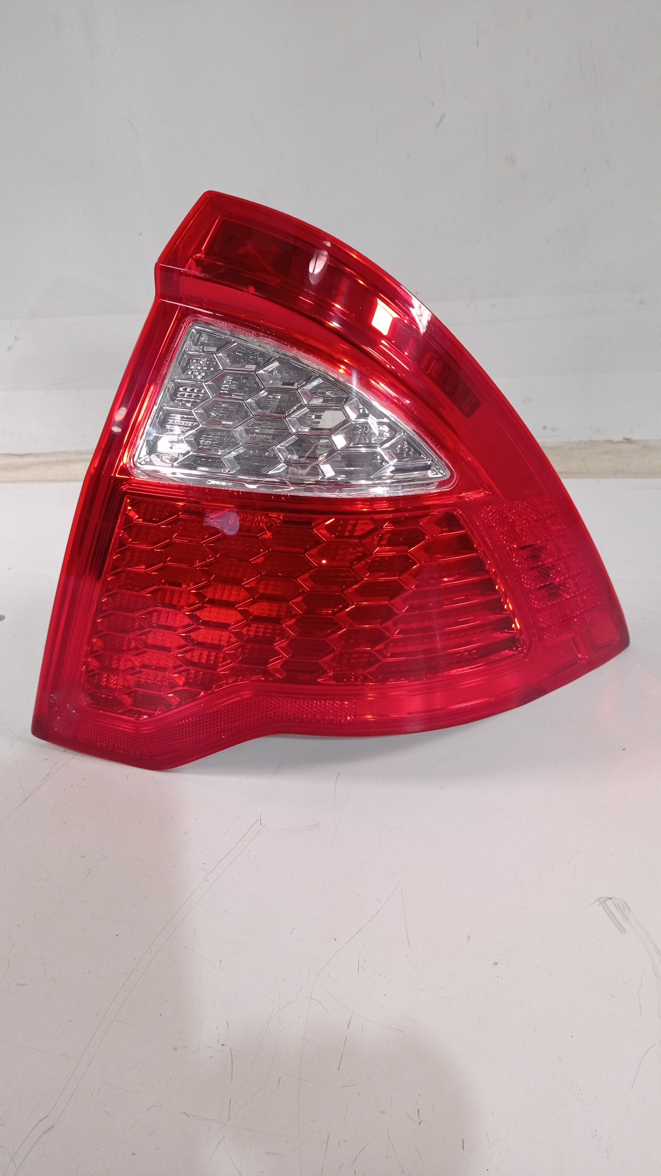 Lanterna Tras Direita Com Led Ford Fusion 2010  Recuperada Direito/passageiro
