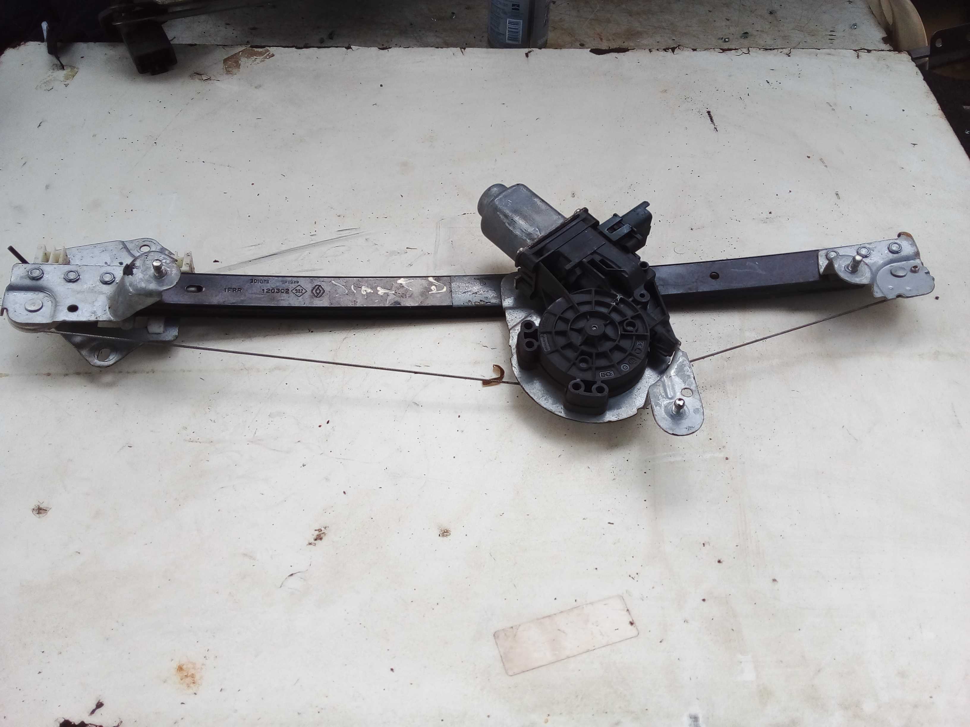 MAQUINA VIDRO DIANTEIRA DIREITA DUSTER 2017 2