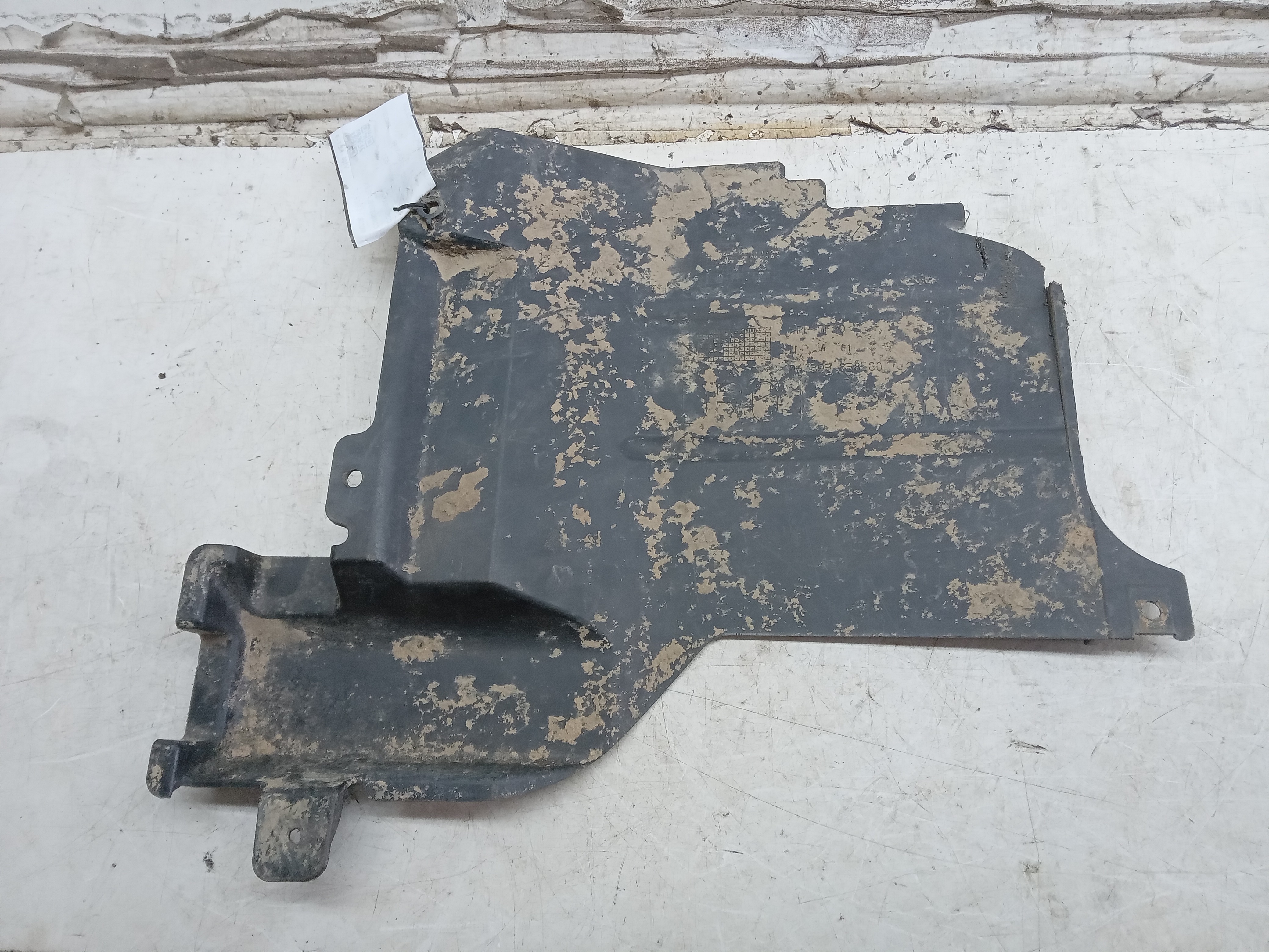 CHAPA PROTETOR MANGUEIRA TANQUE COMBUSTÍVEL CITROEN C3 2009 1