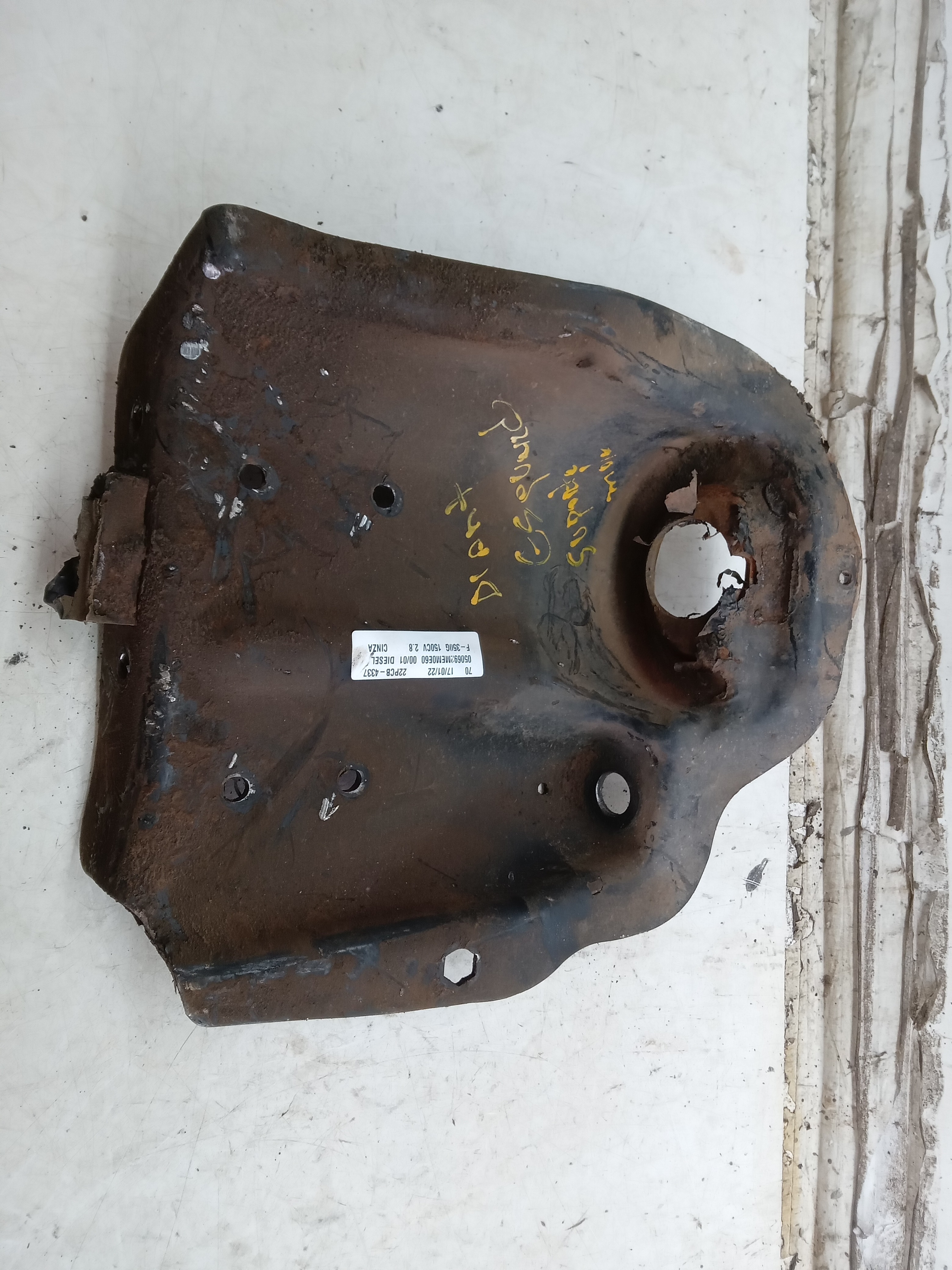 SUPORTE MOLA DIANTEIRA LE FORD F350 2001