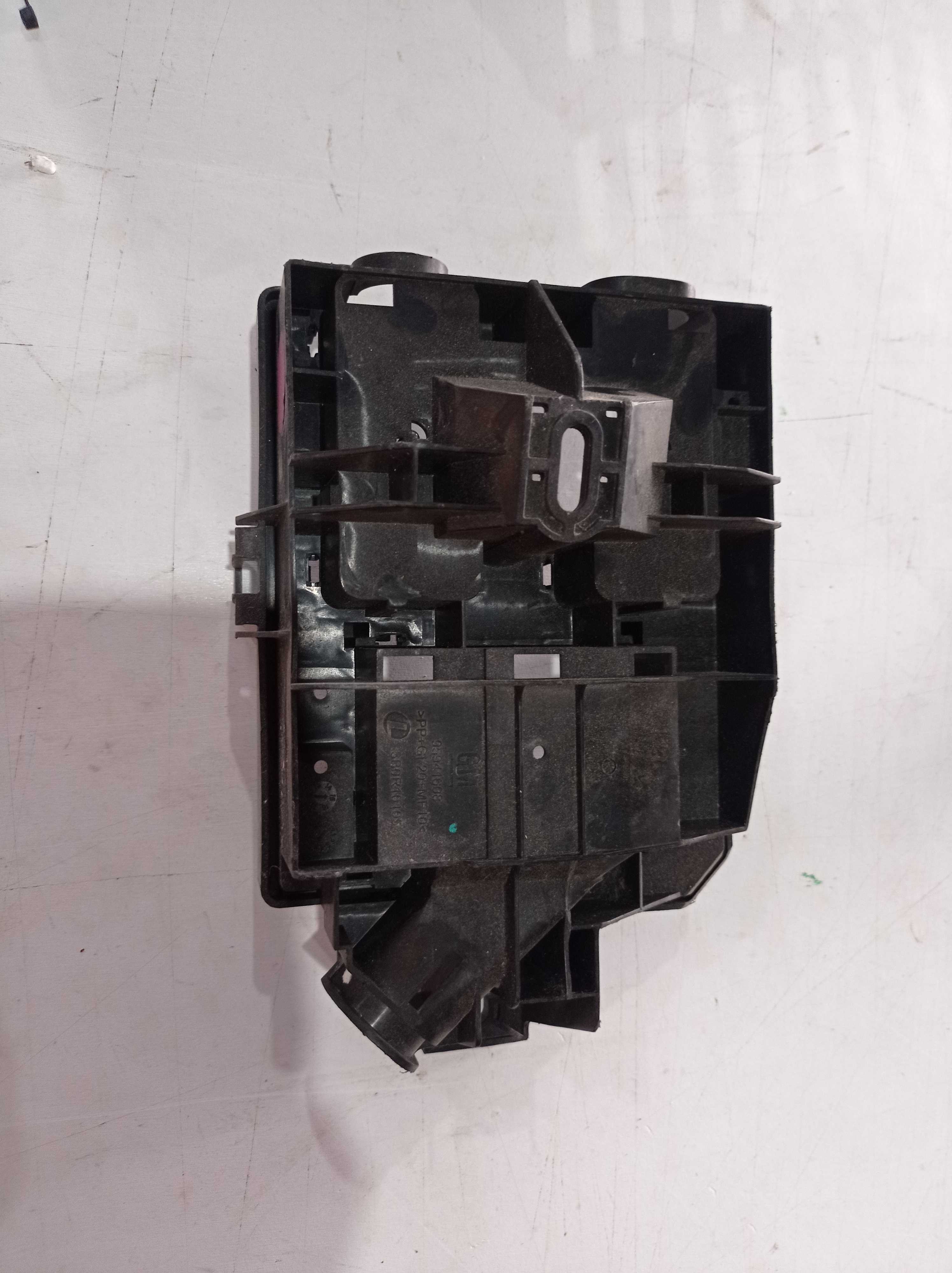 BASE CAIXA FUSÍVEL GM COBALT SPIN ONIX 2013