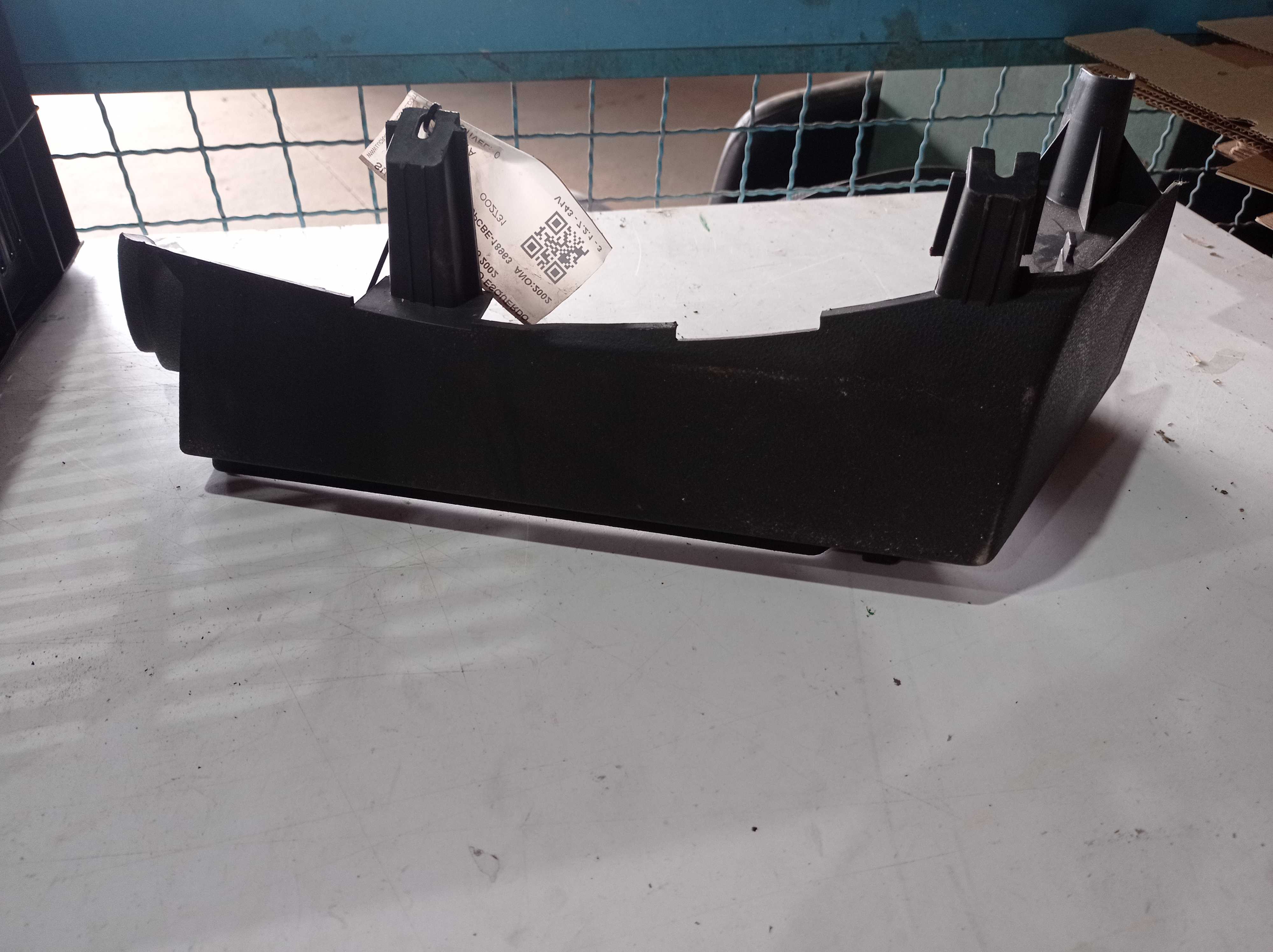 SUPORTE DO BAGAGITO LADO ESQUERDO Volkswagen Polo 2002 2
