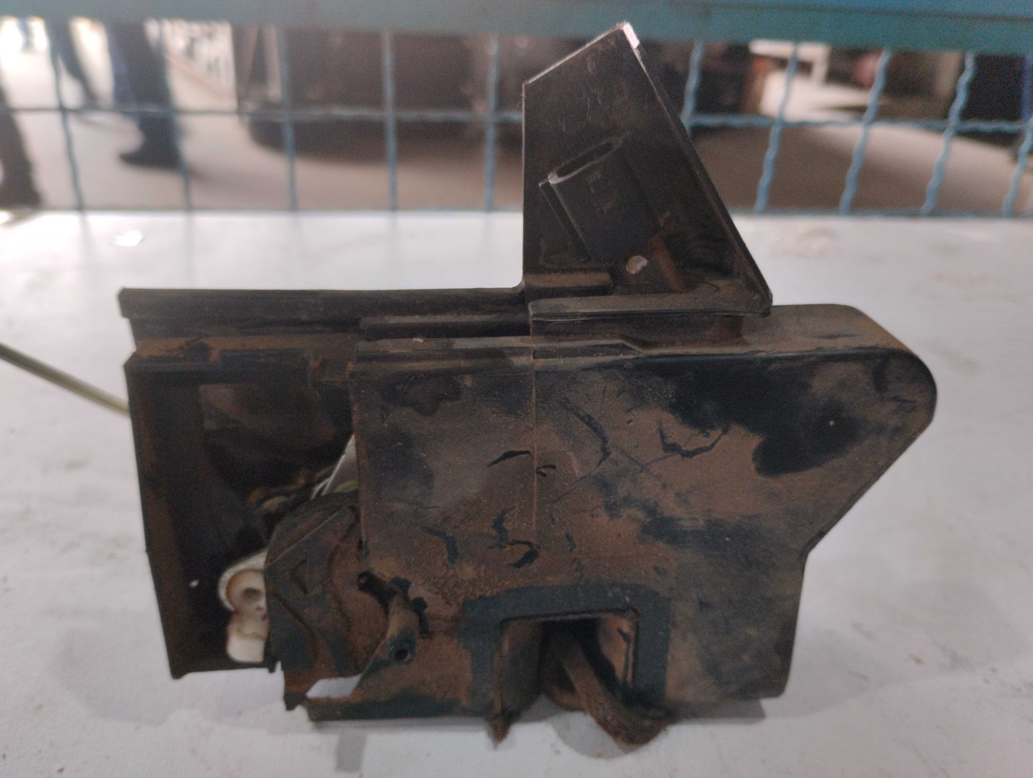 Fechadura tras direita Renault Sandero Logan 2015 a 2020 2