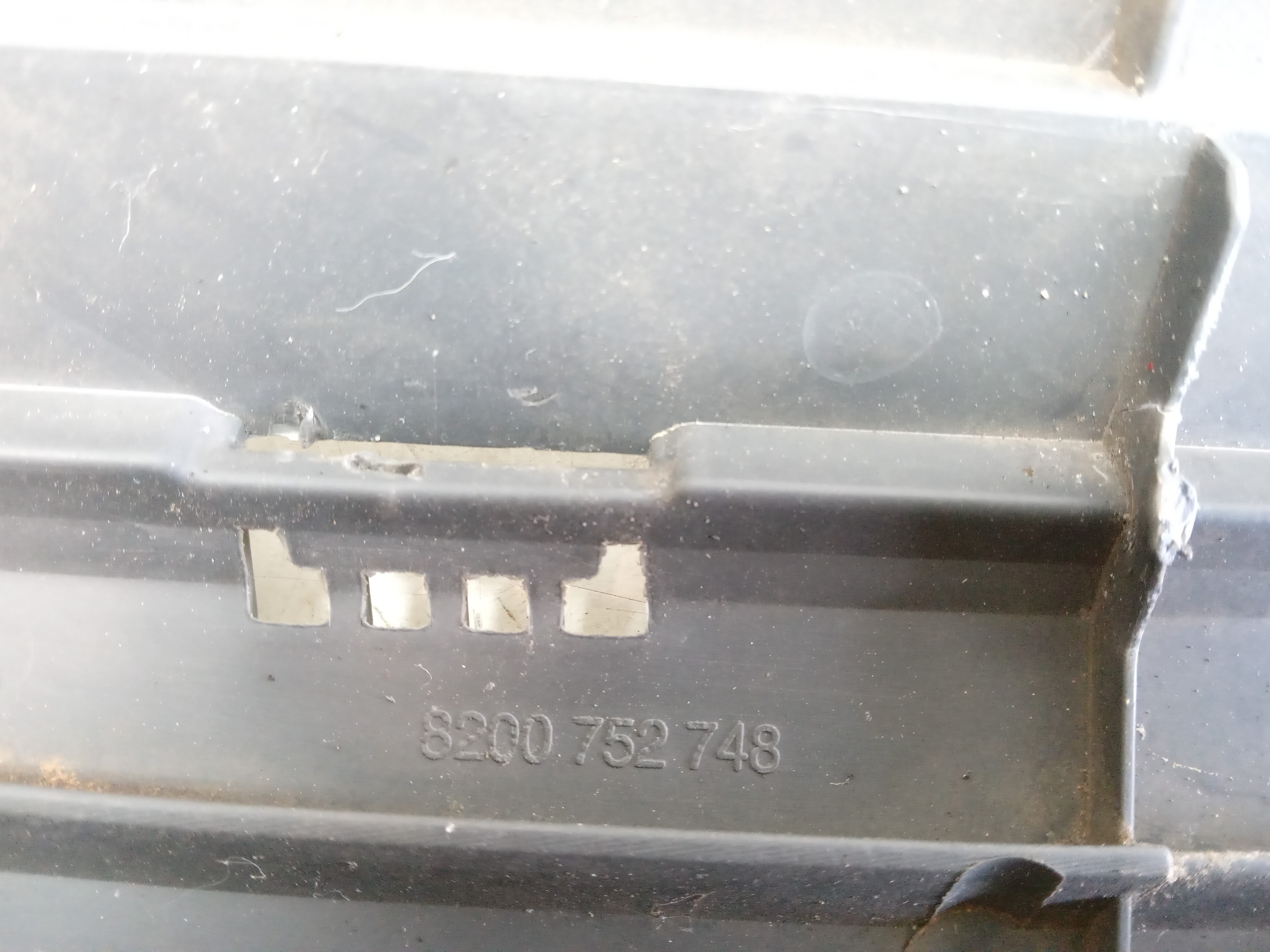 GRADE DIANTEIRA SUPERIOR RENAULT LOGAN 2011 3