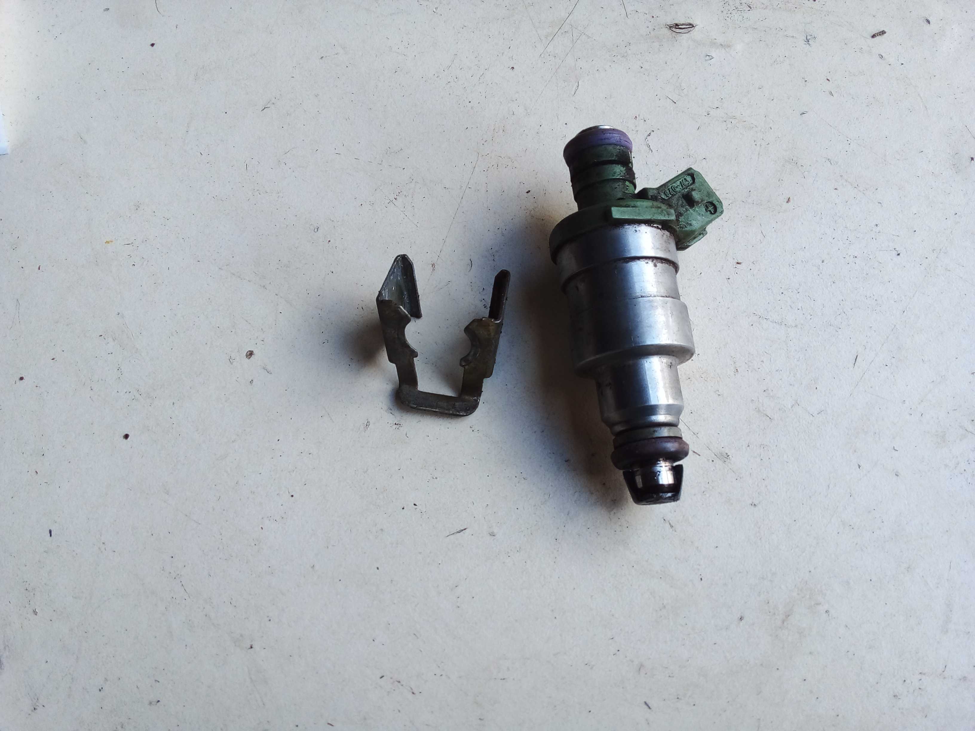 BICO INJEÇÃO VECTRA 98 MOTOR 2.2   241300