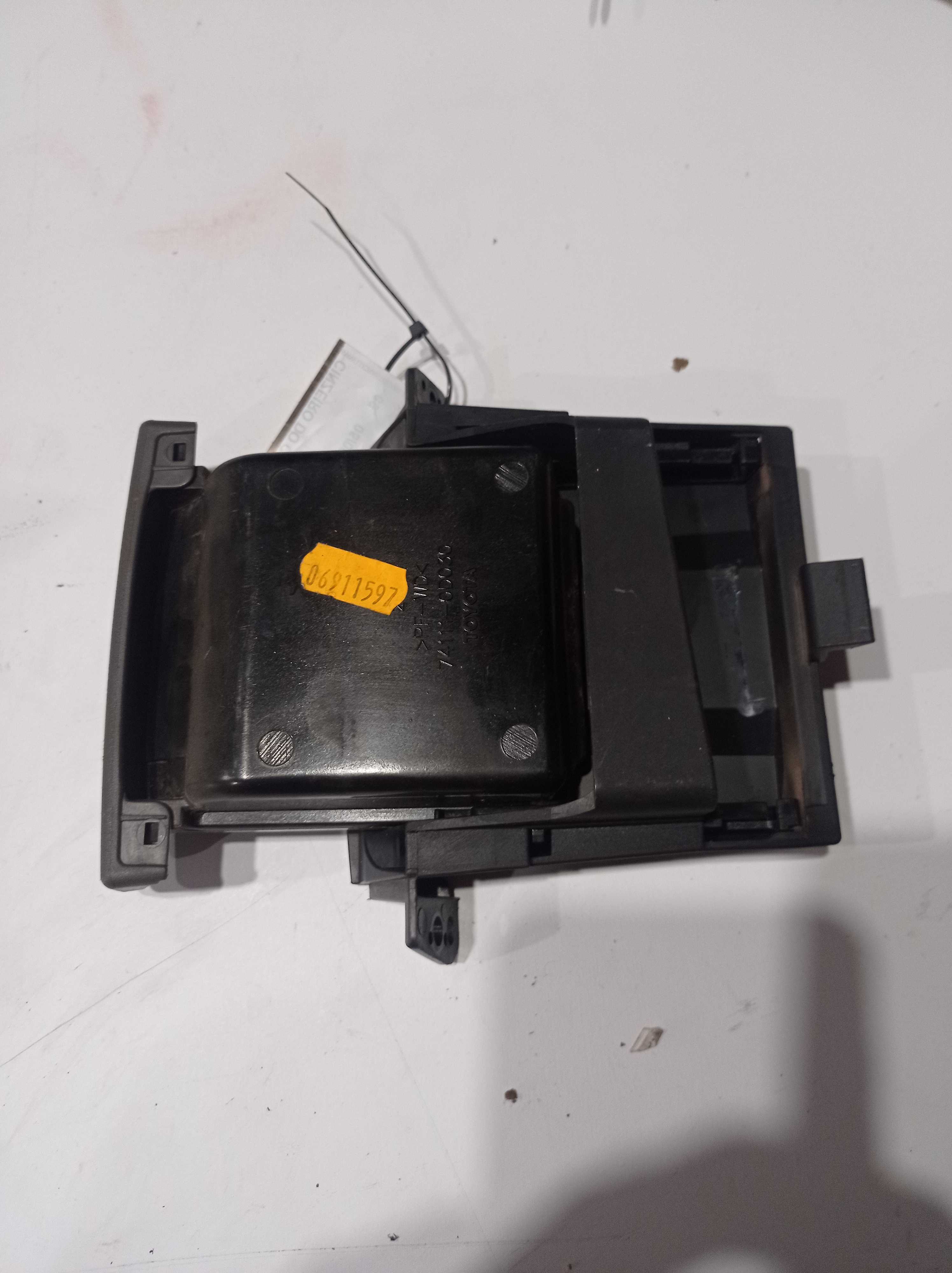 CINZEIRO DO CONSOLE TOYOTA HILUX SW4 2011 741110D030 2