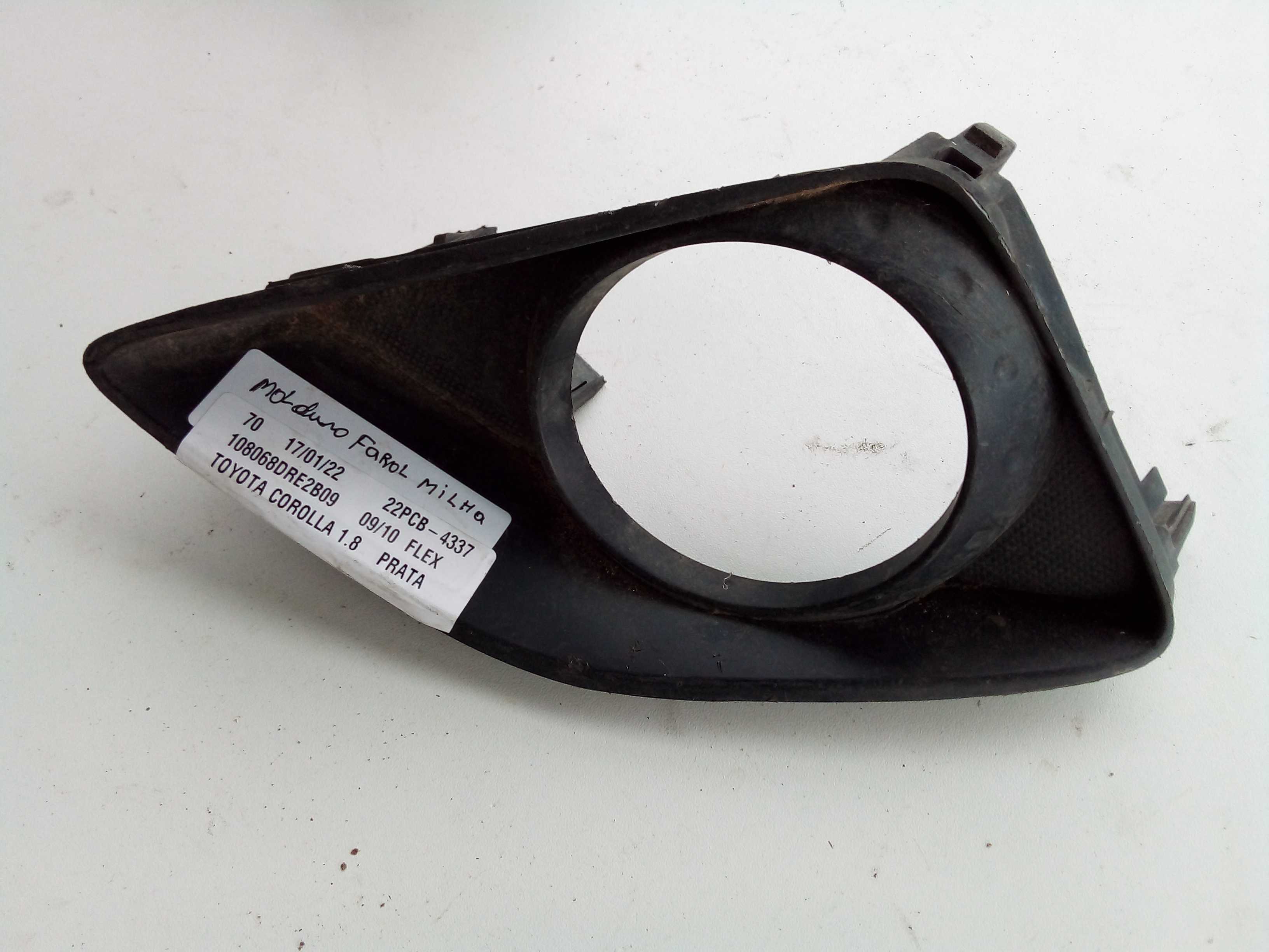 MOLDURA FAROL MILHA LD TOYOTA COROLLA 2010 1