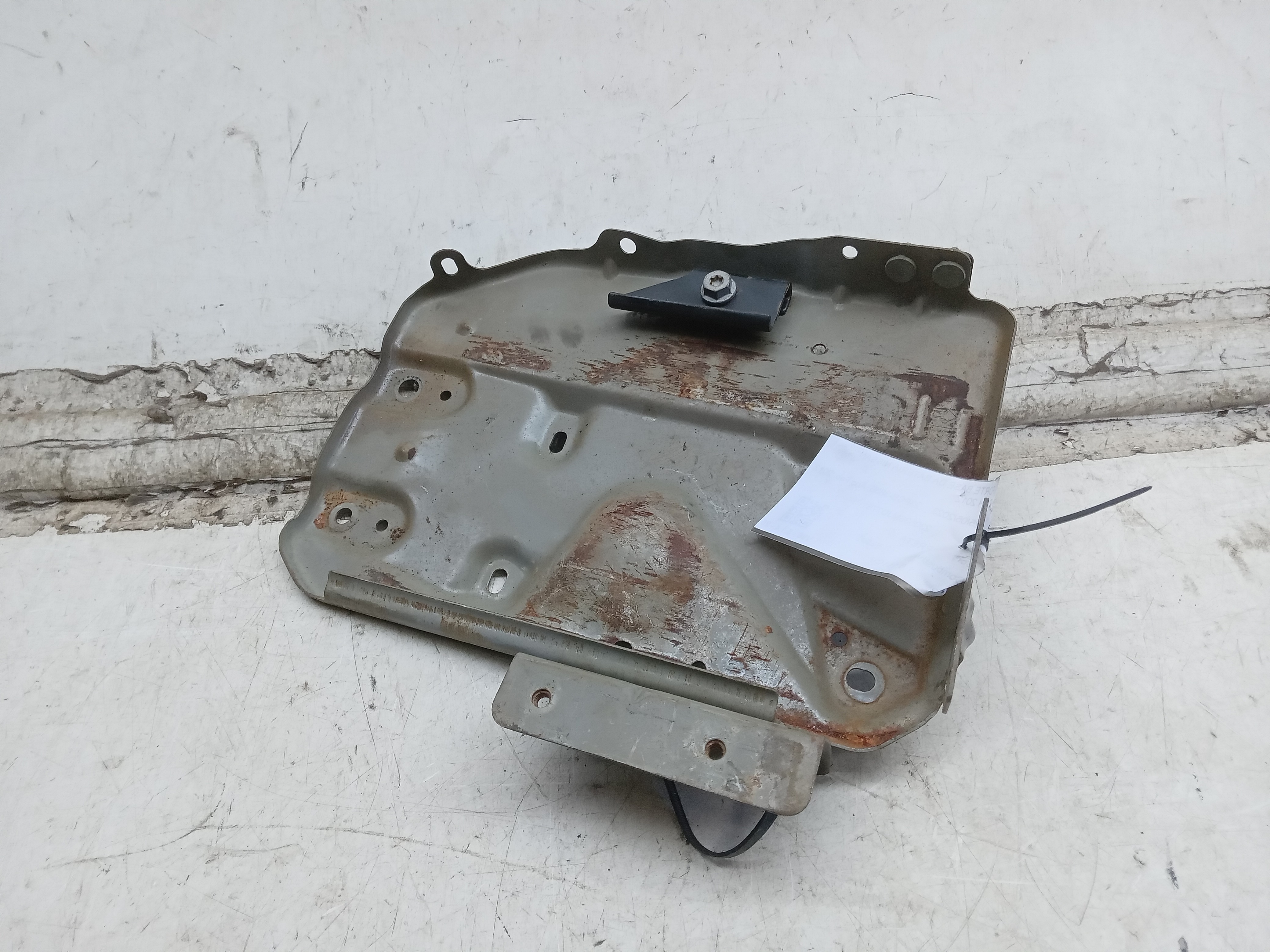 SUPORTE BASE DA BATERIA NISSAN MARCH 2012 1