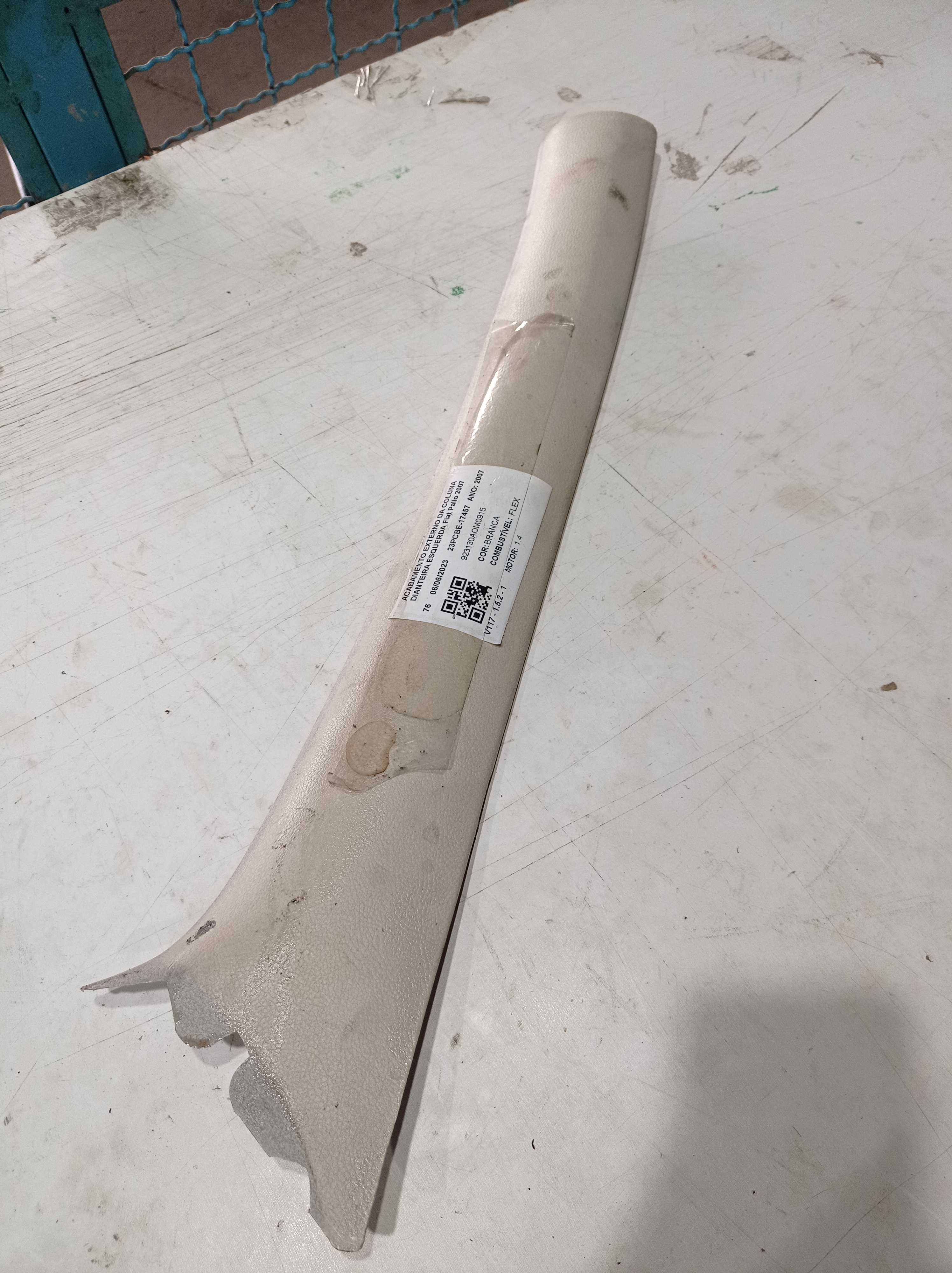 ACABAMENTO EXTERNO DA COLUNA DIANTEIRA ESQUERDA Fiat Palio 1
