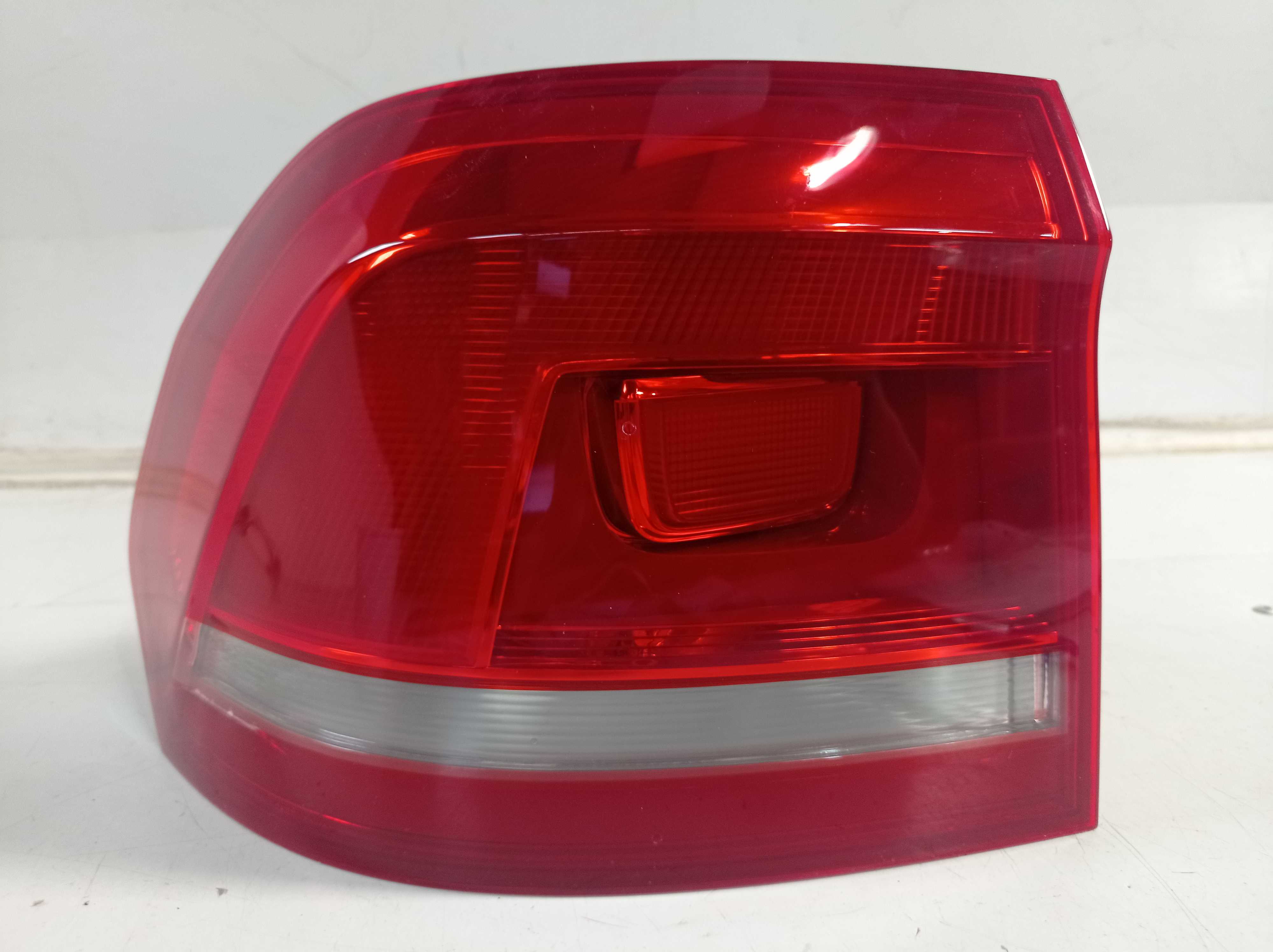 Lanterna traseira esquerda vw Fox 2016 recuperada