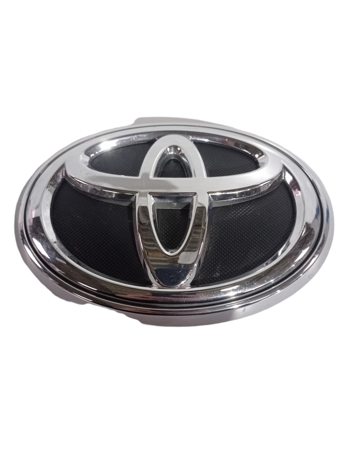 753120k100 Emblema Grade Frontal Toyota Hilux 2017 2020
