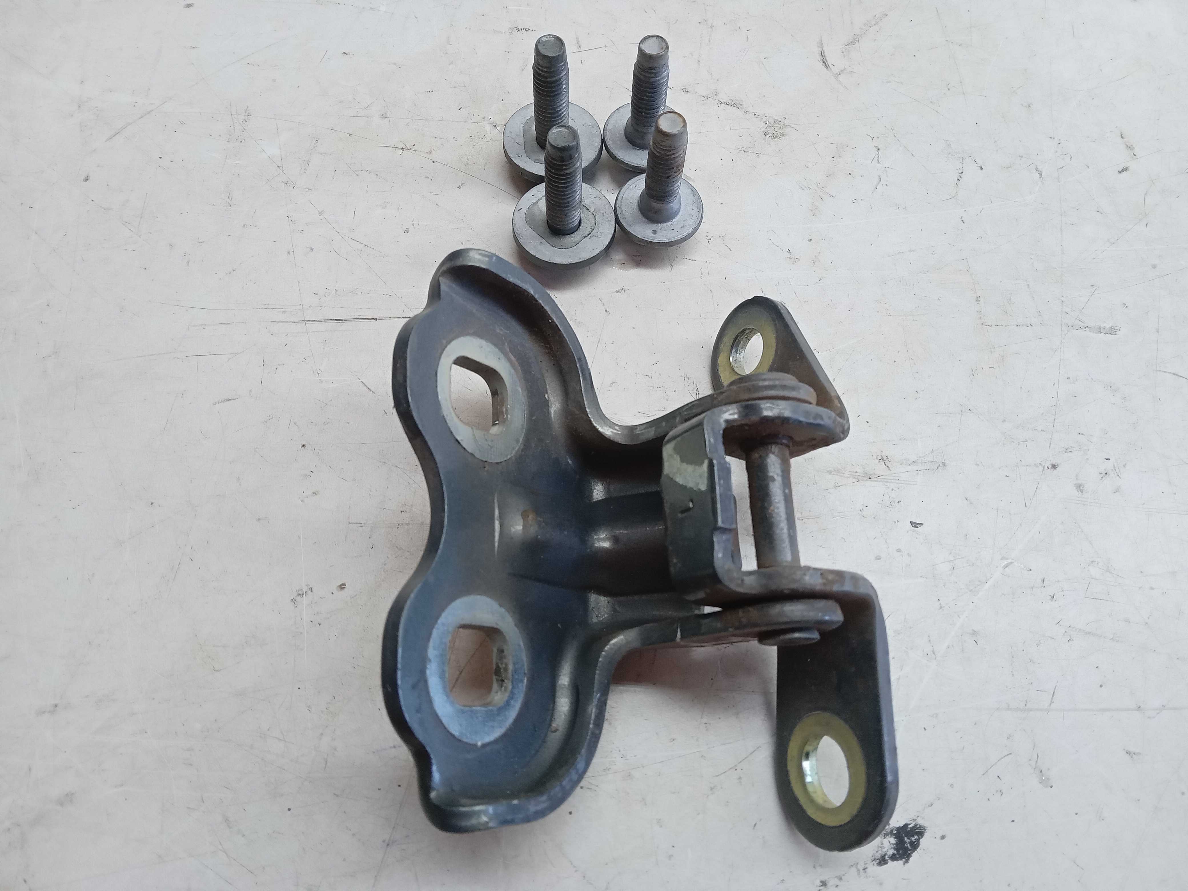 DOBRADIÇA INFERIOR PORTA TRASEIRA LD CHEVROLET COBALT 2013 1