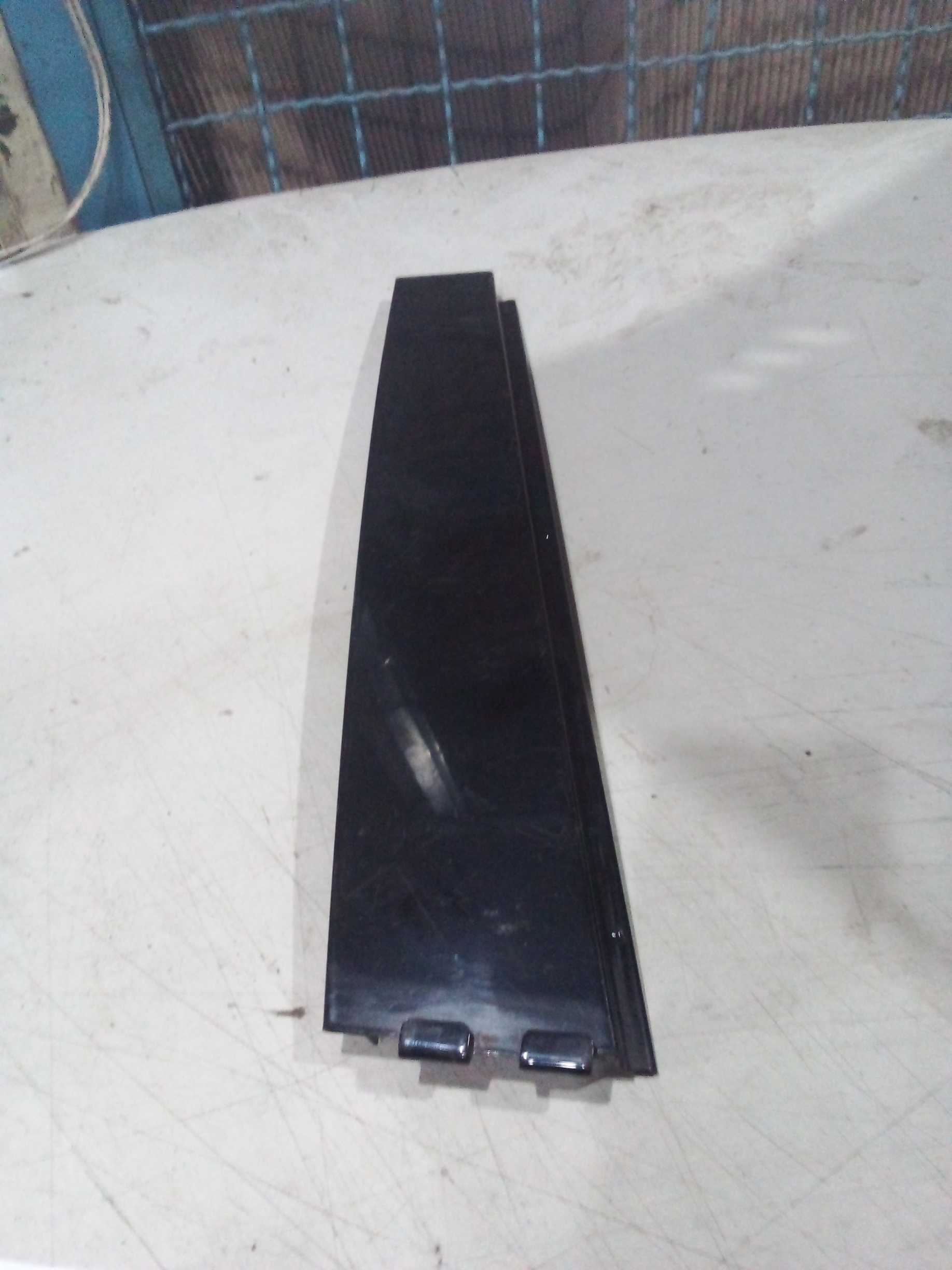MOLDURA EXT PORTA TRÁS ESQUERDA  PASSAT 2011 1