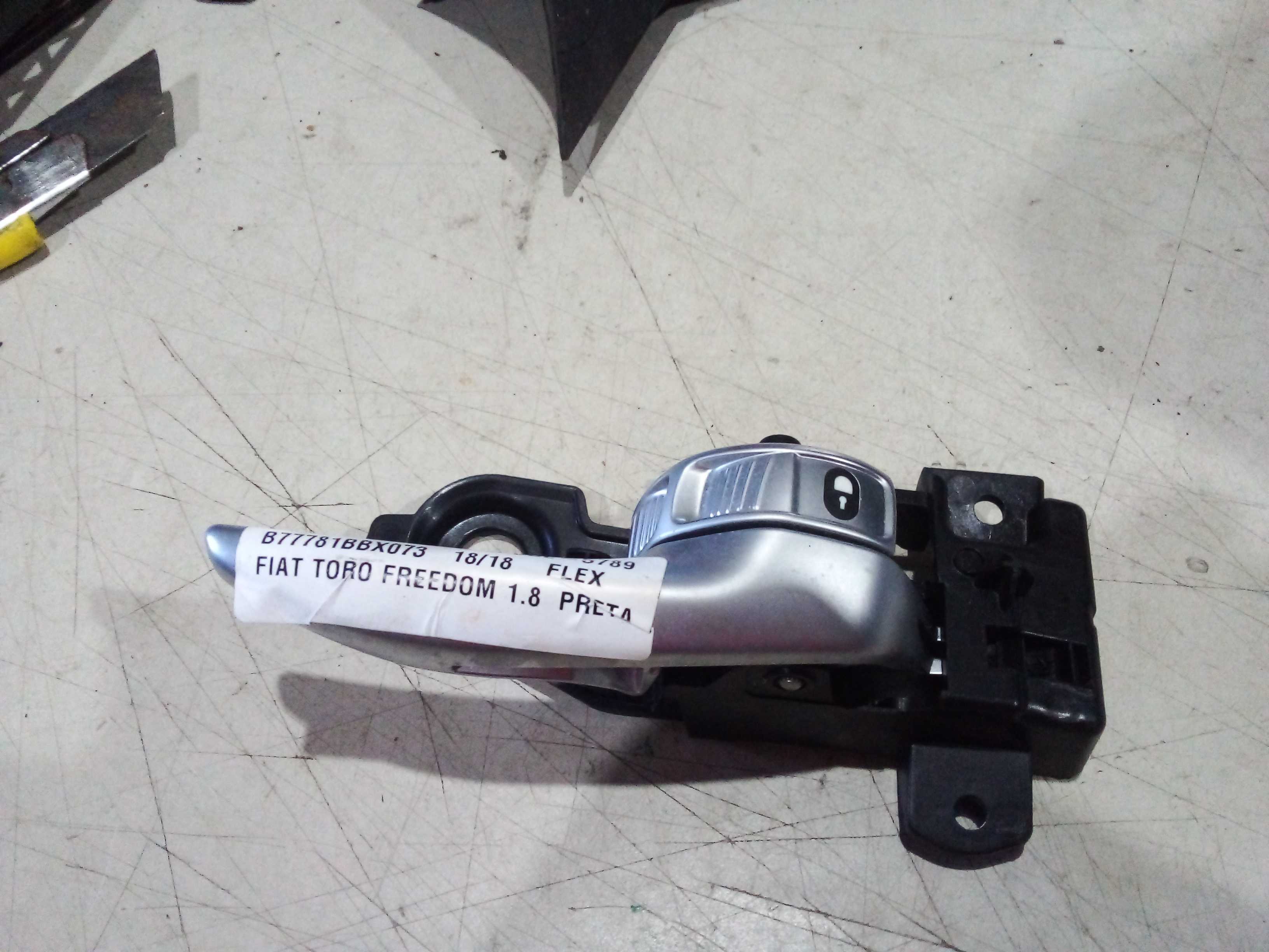 MACANETA INTERNA DIREITO TORO JEEP RENEGADE 2