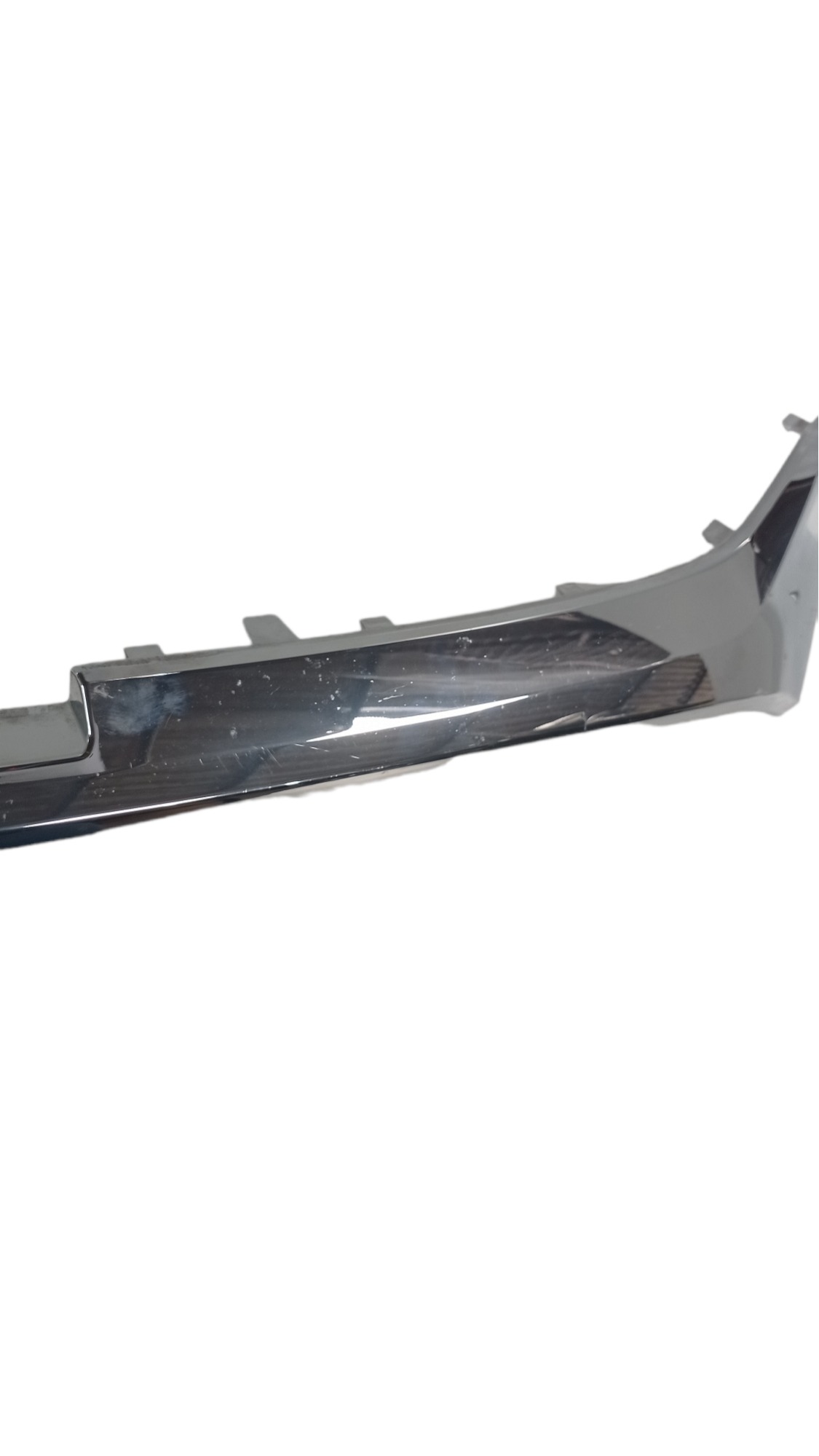 Moldura Cromada Grade Radiador Gm Tracker 2p22 Com Avaria Cromado 5